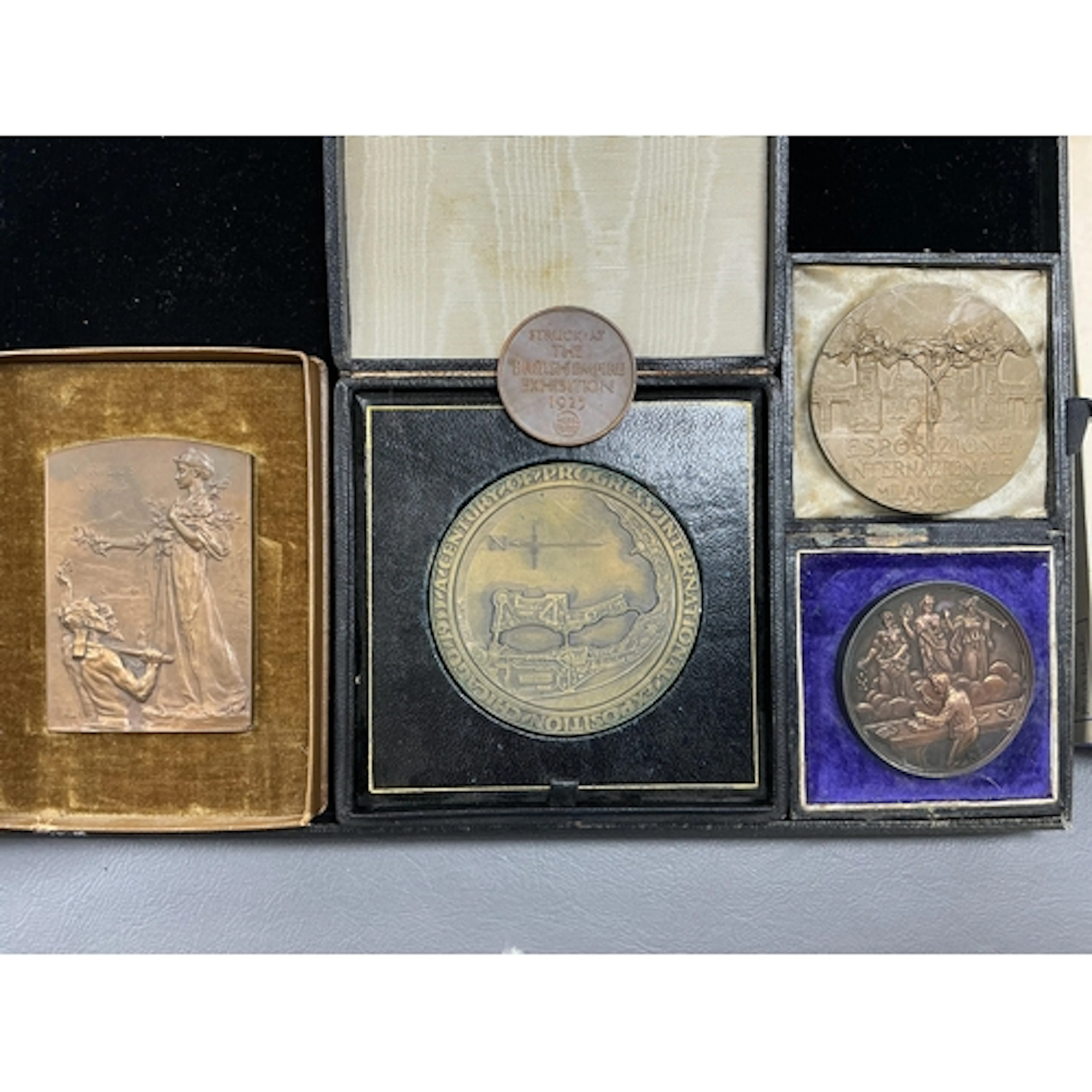 Great exhibition commemorative medals and plaques, South Lon...
