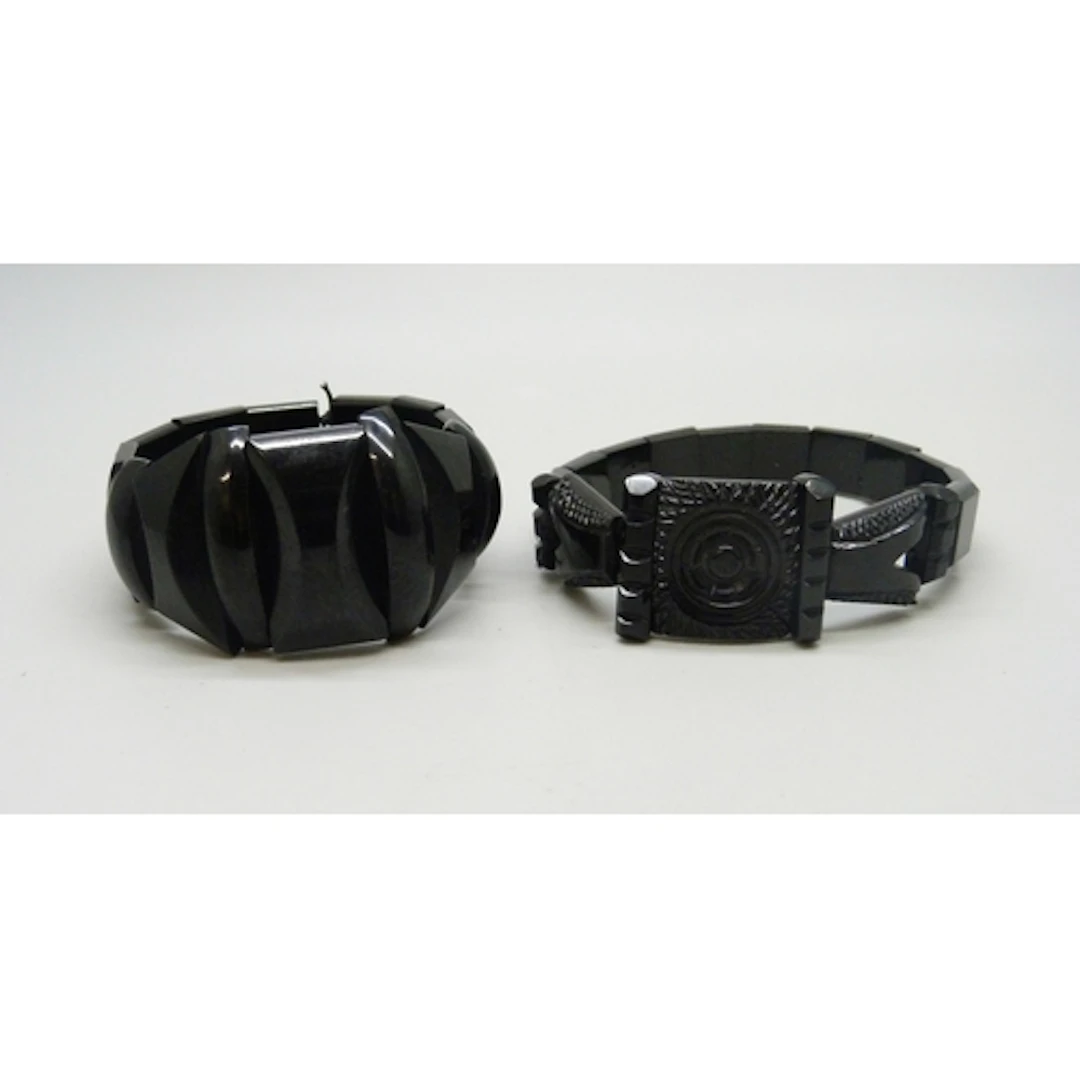 Two jet bracelets, 36g