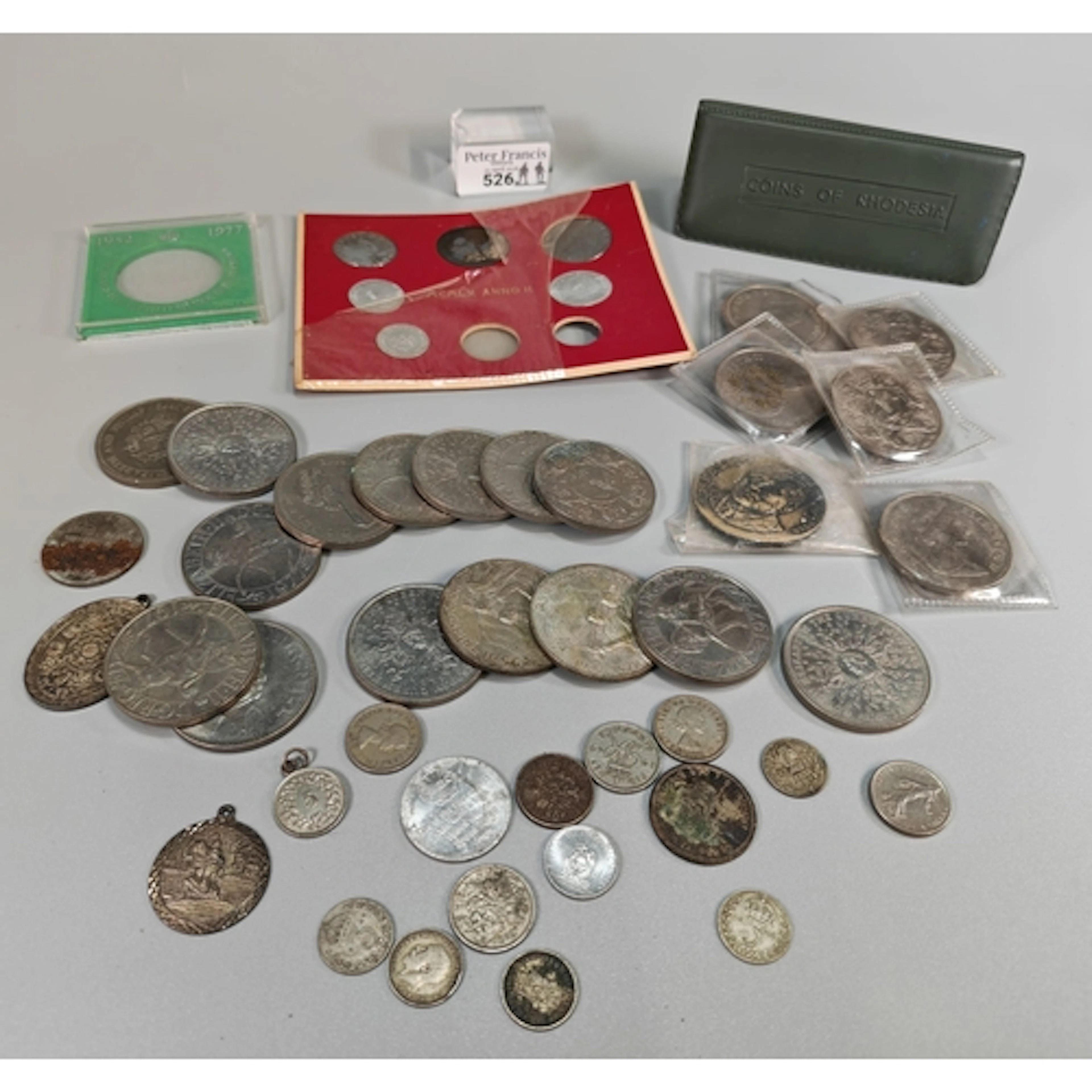 Bag of coinage to include: cupronickel Crowns, Silver Jubile...