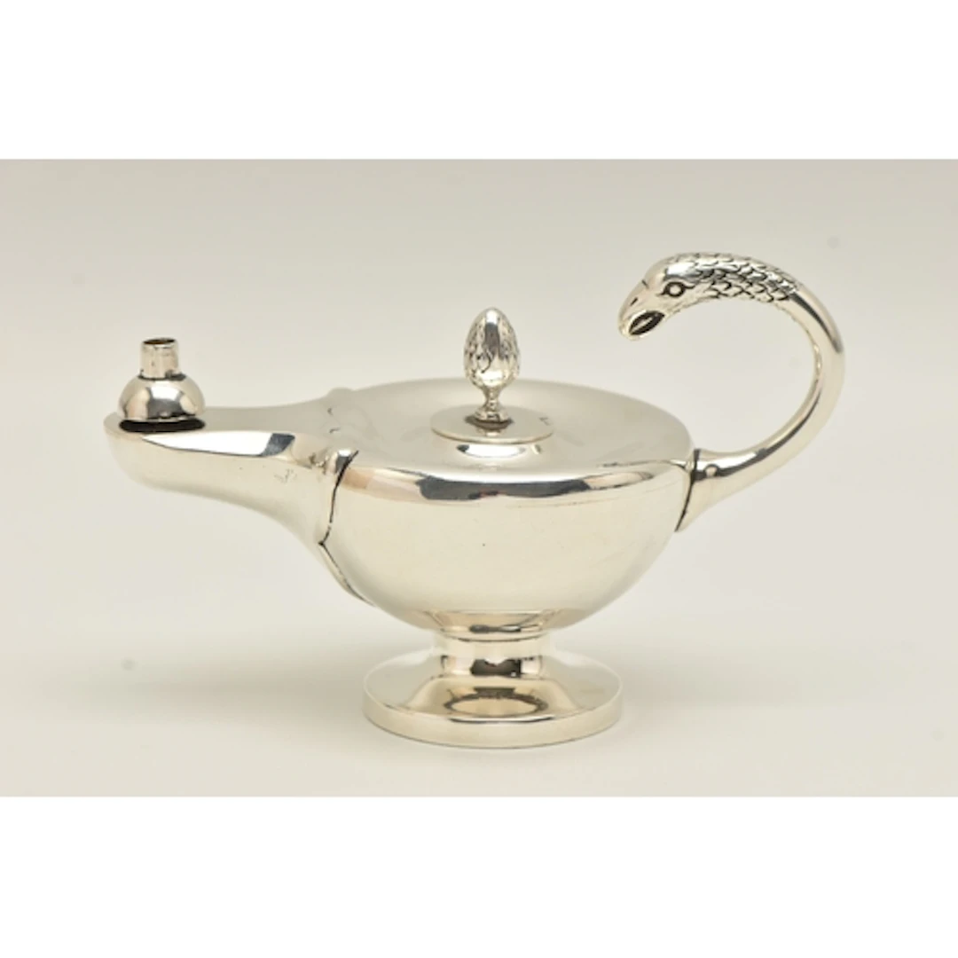 AN EARLY 20TH CENTURY MINIATURE SILVER, NOVELTY TABLE LIGHTE...
