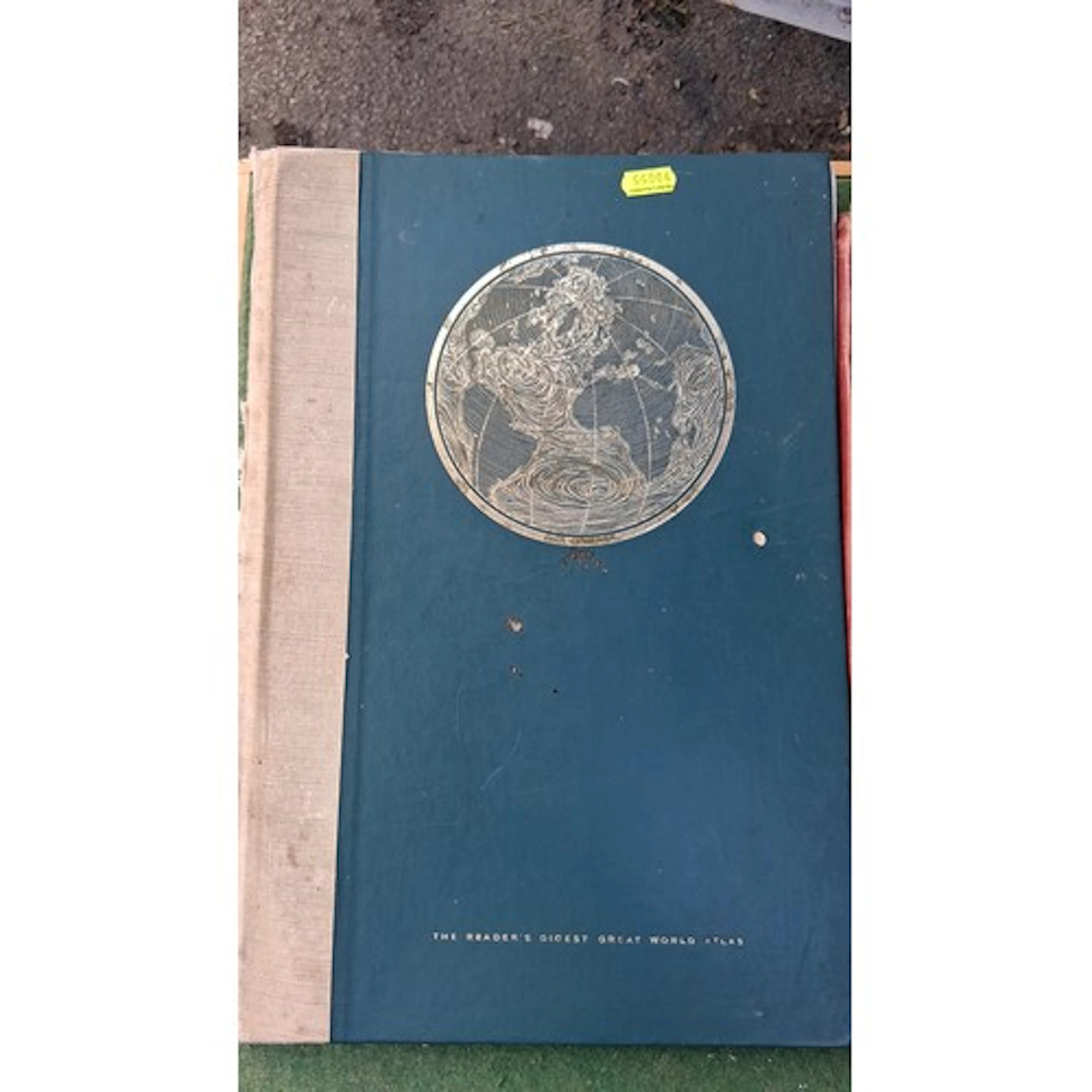 2 hardback world atlases: The Reader’s Digest Great World At...