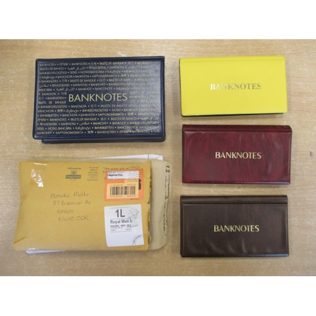 Collection of world banknotes in an 4 albums and 4 envelopes...