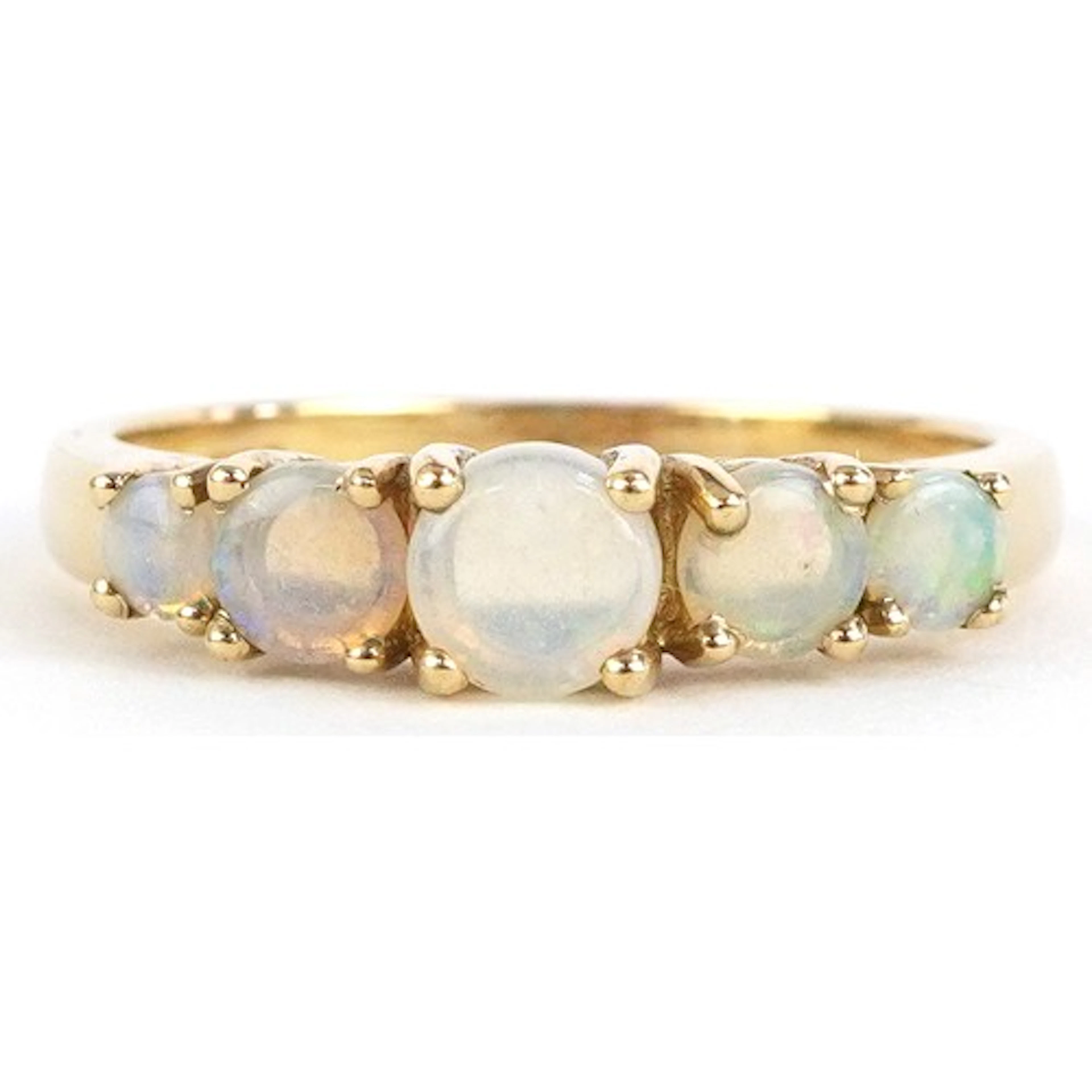 9ct gold graduated opal ring, size Q/R, 2.8g.