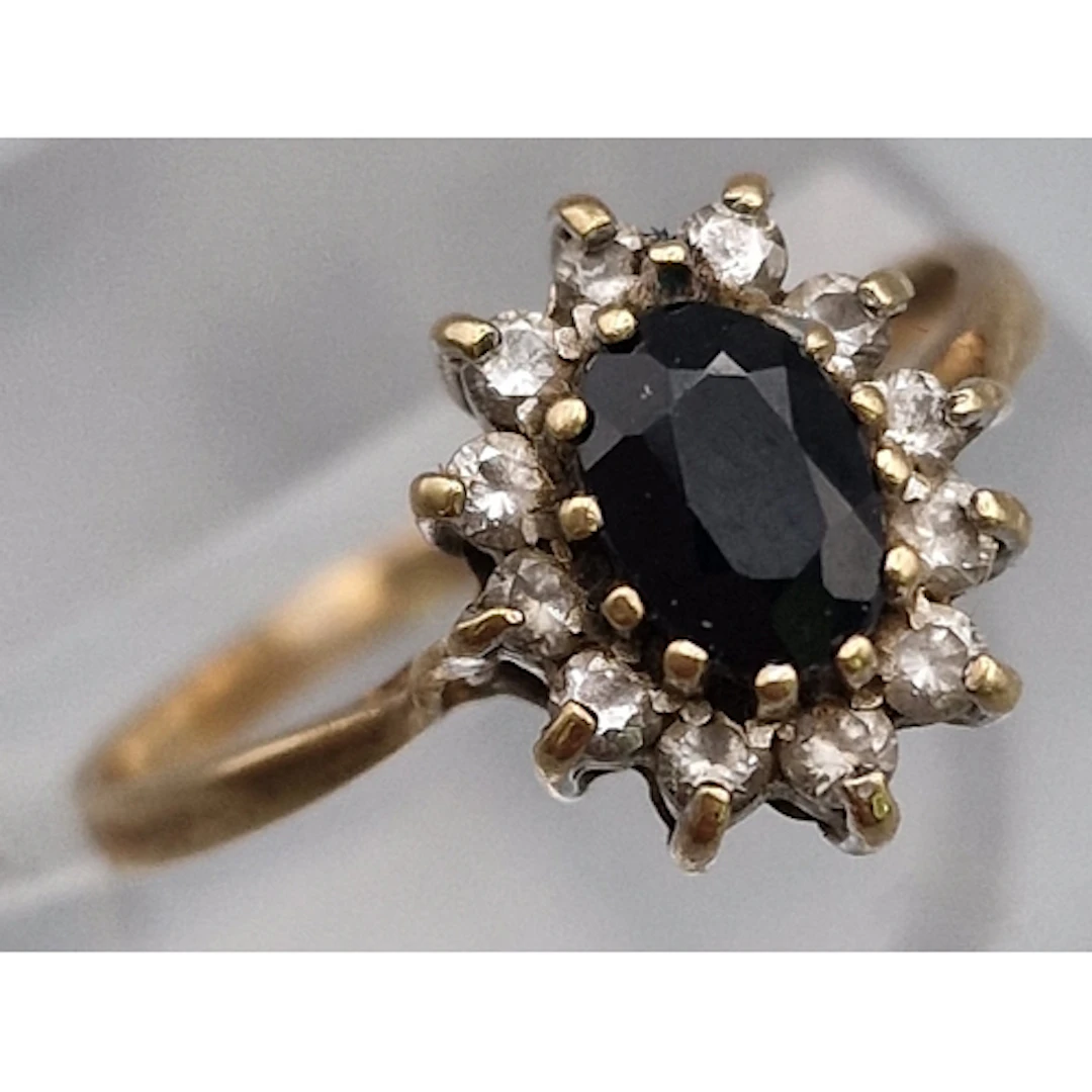 9ct gold sapphire and clear stone cluster flowerhead ring. 1...