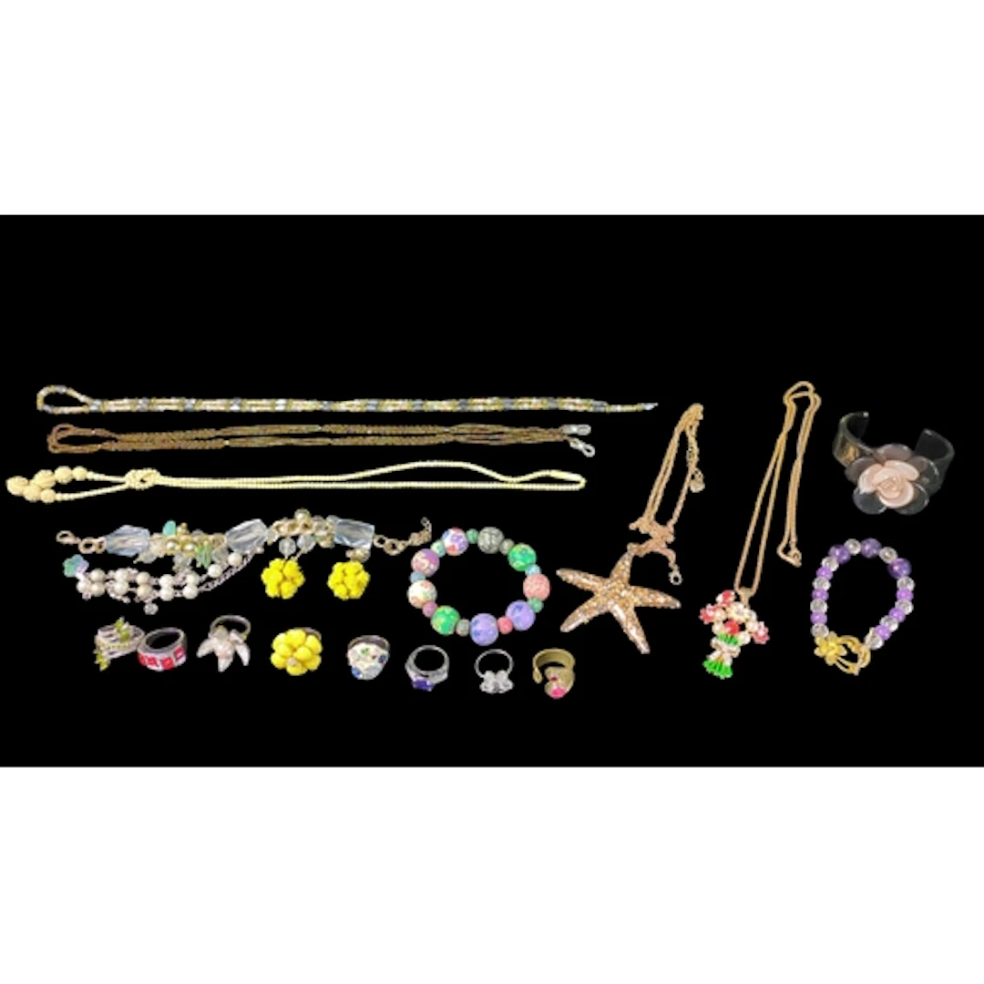A quantity of costume jewellery including beaded and chain n...