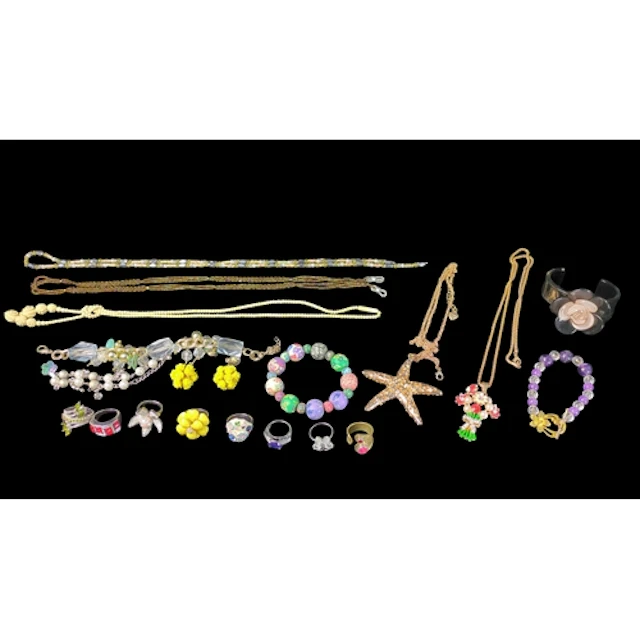 A quantity of costume jewellery including beaded and chain n...