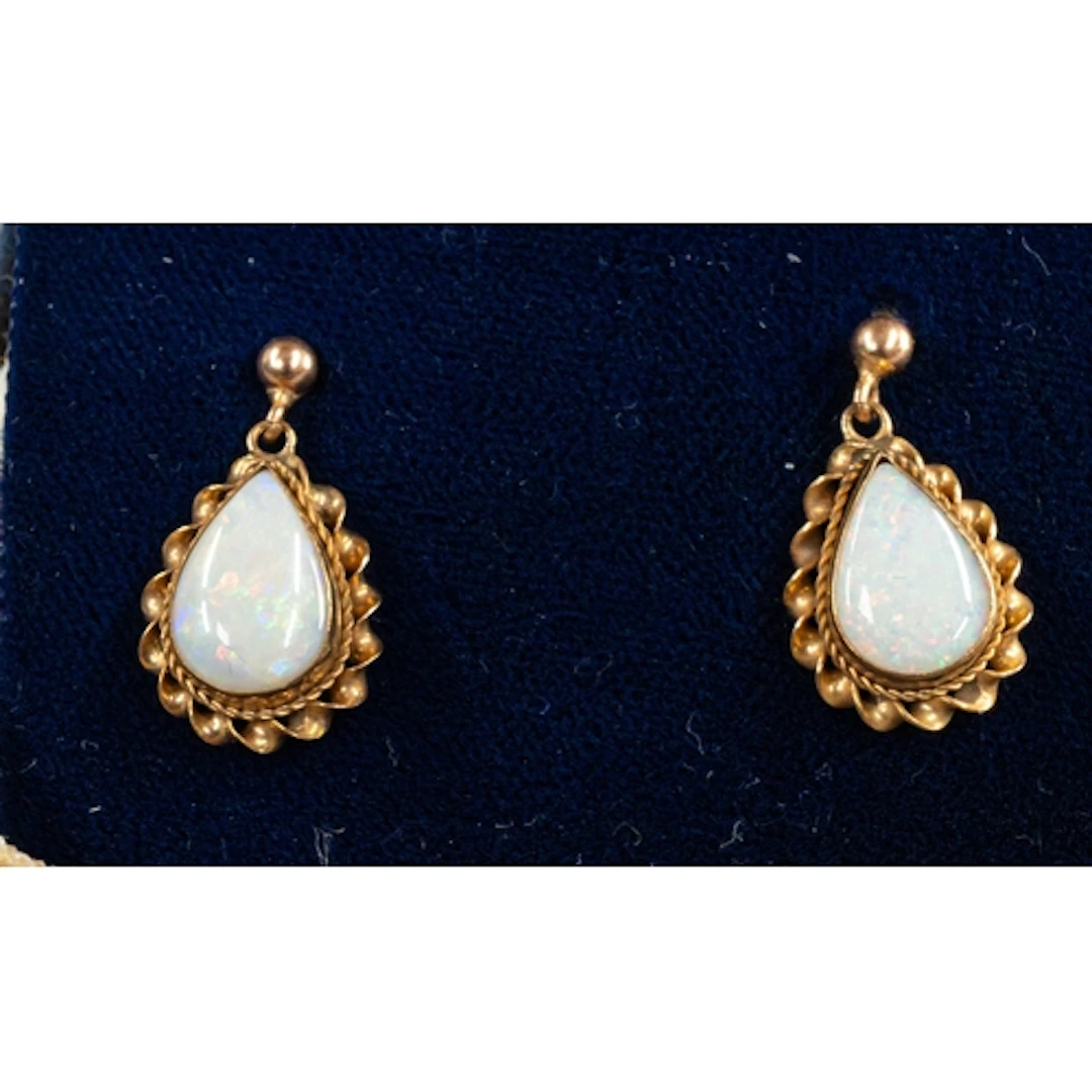 Jewellery: a pair of yellow metal earrings for pierced ears,...