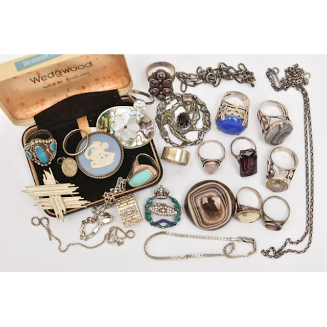 A BAG OF ASSORTED JEWELLERY, to include six silver statement...