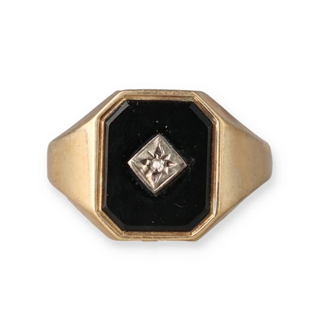 A 9CT GOLD ONYX AND DIAMOND SIGNET RING 6.1gms ...