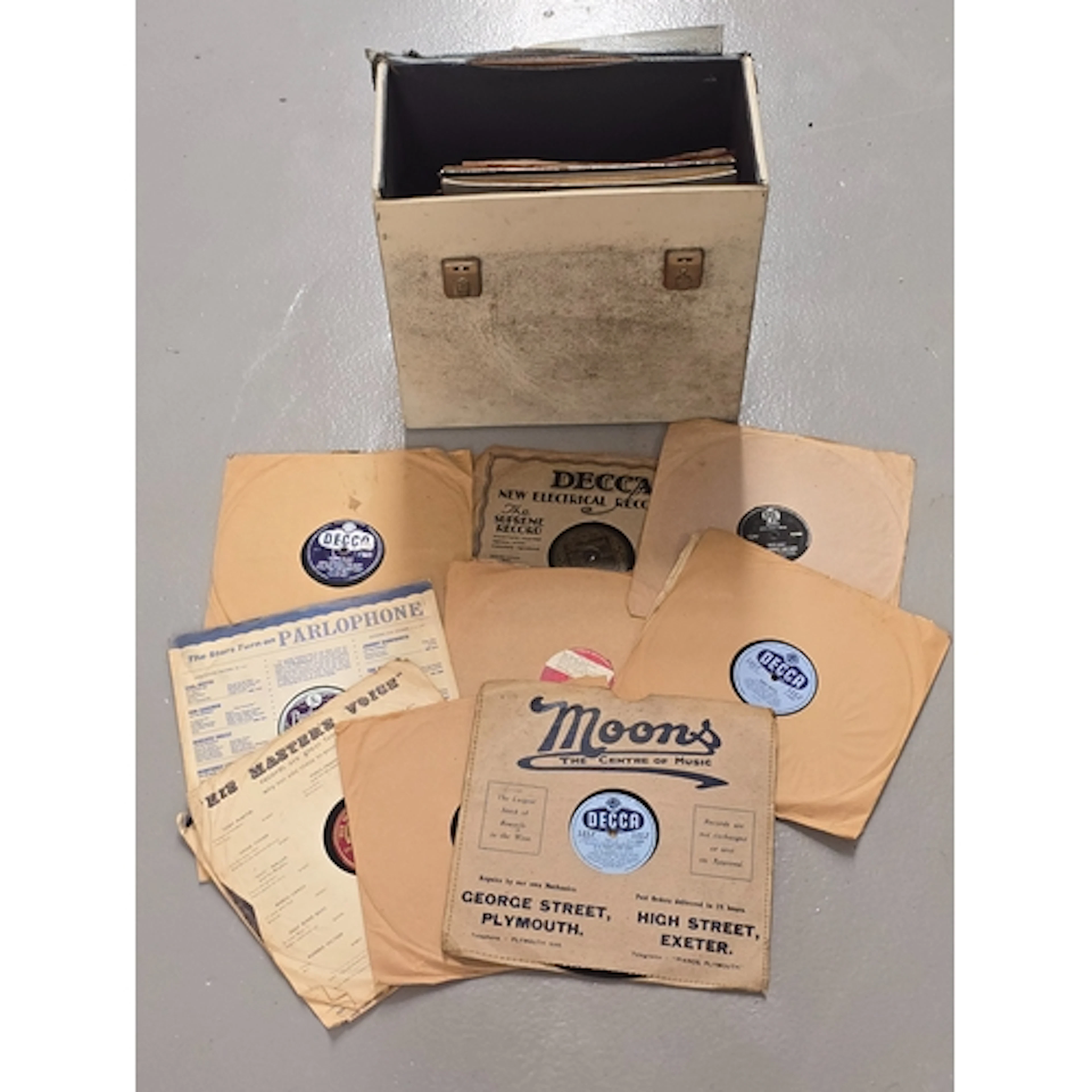 A case of jazz/swing 78rpm gramophone records. Artists "B" t...
