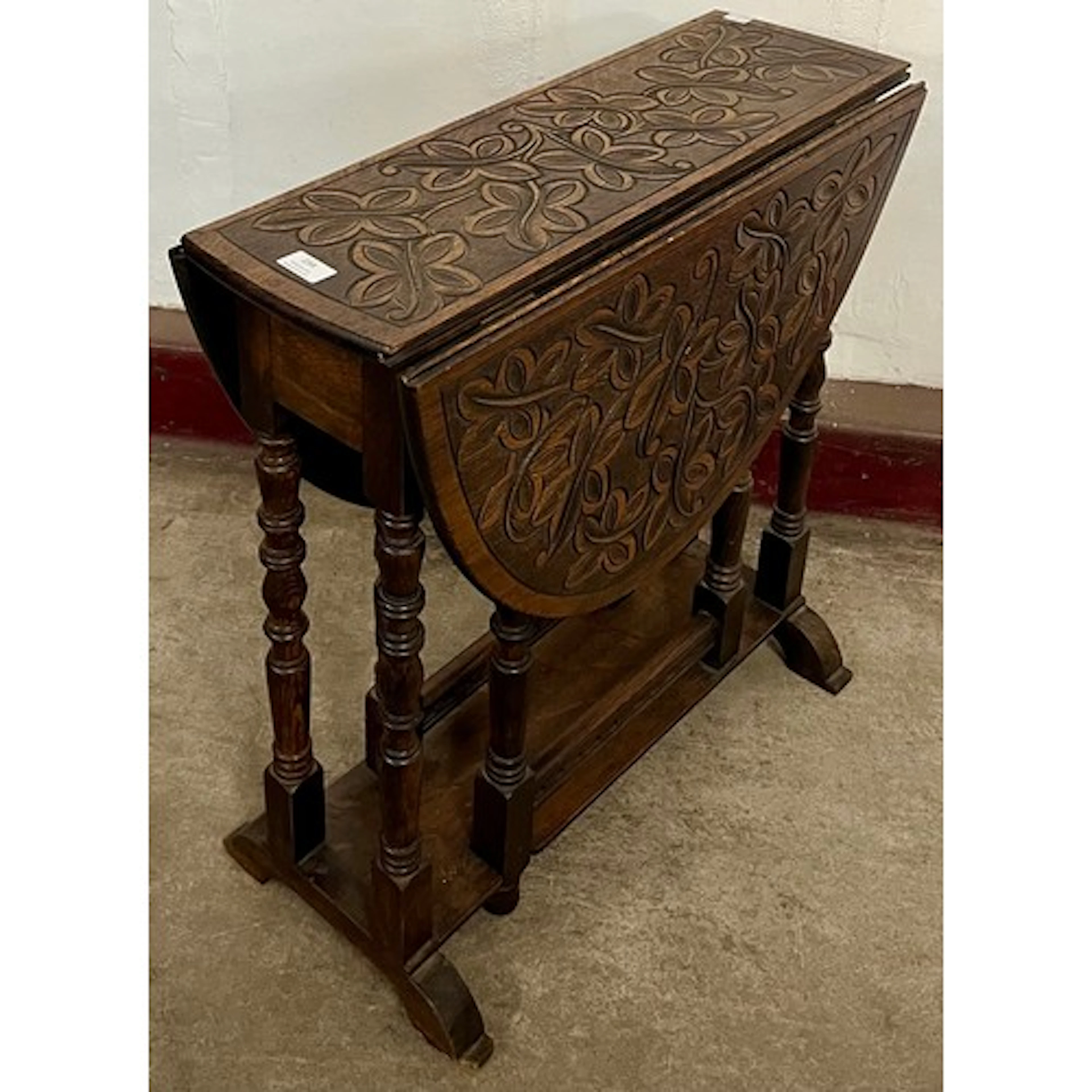 An early 20th Century carved oak gateleg table