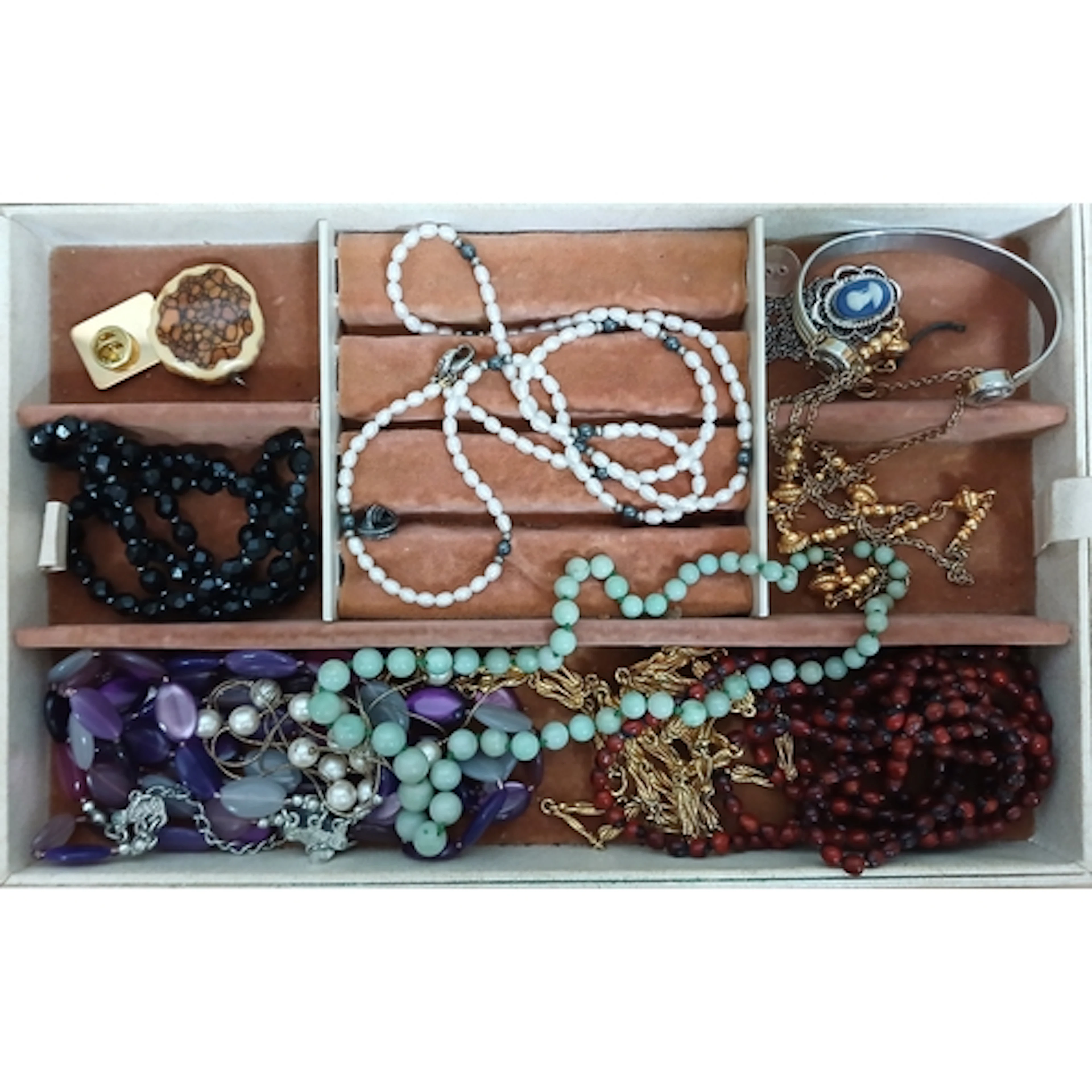 A tray of assorted costume jewellery including jadeite jade ...
