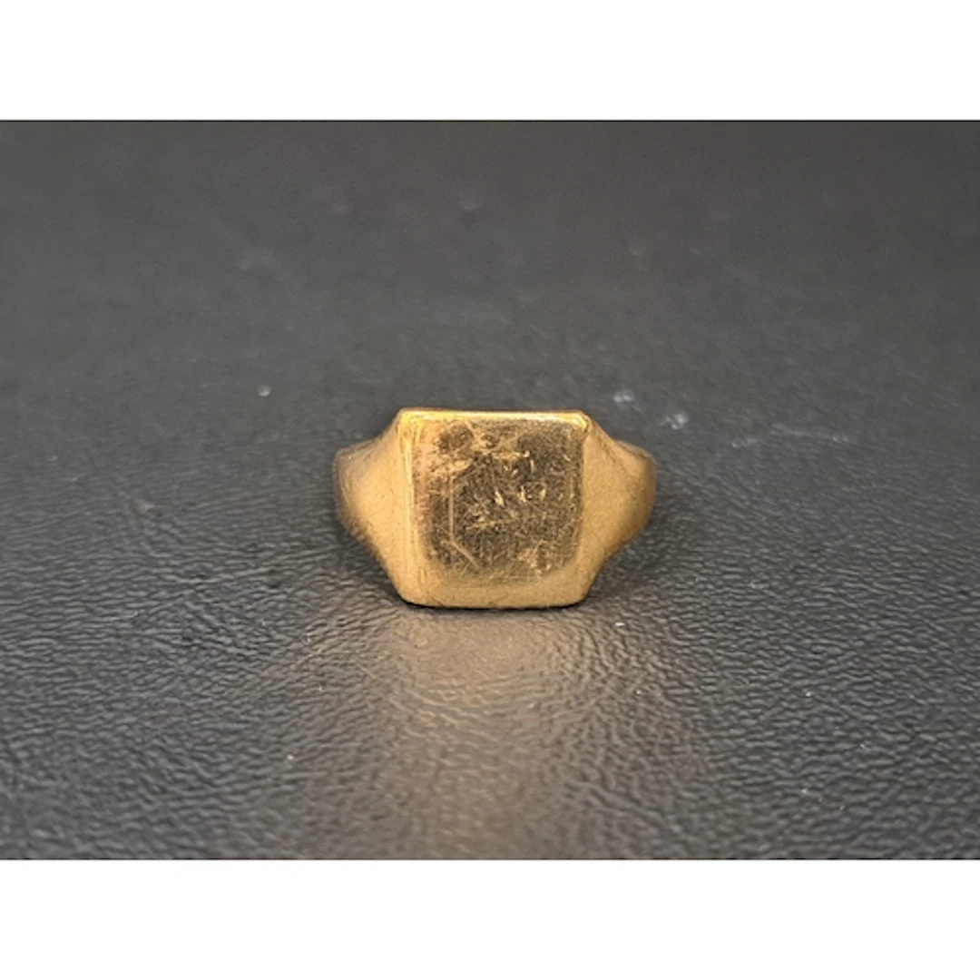 NINE CARAT GOLD SIGNET RING ring size P-Q and approximately ...