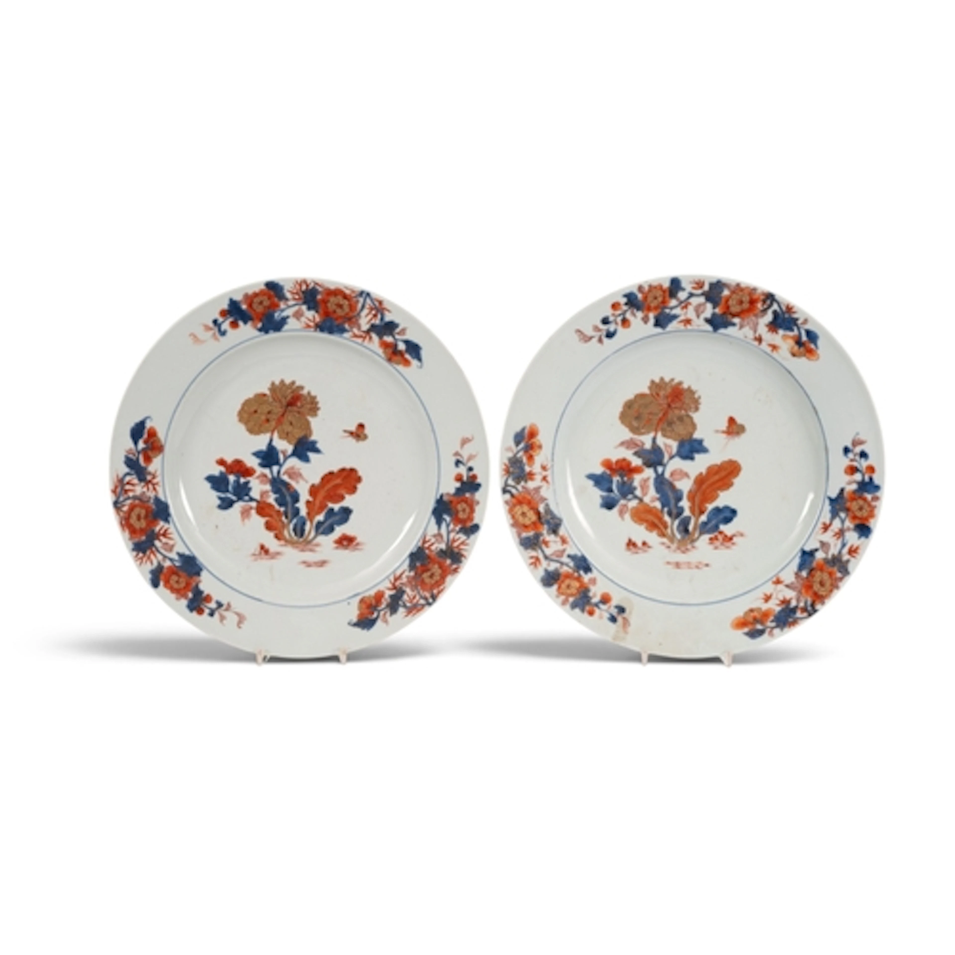 A pair of Chinese Imari chargers, Qianlong 1736-95, the well...