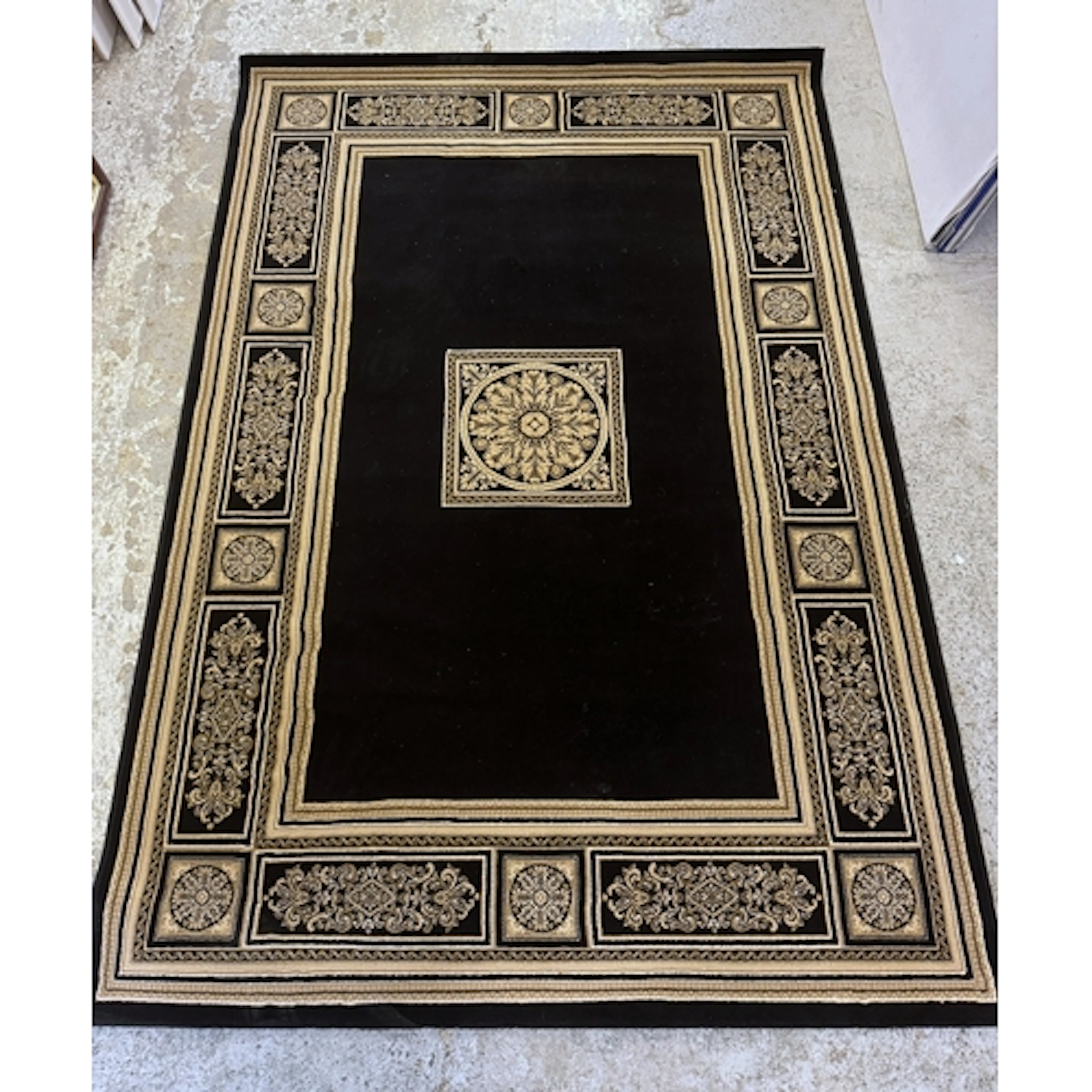 Black & Gold Da Vinci Style Ground Rug approx. 133cm x 200cm...