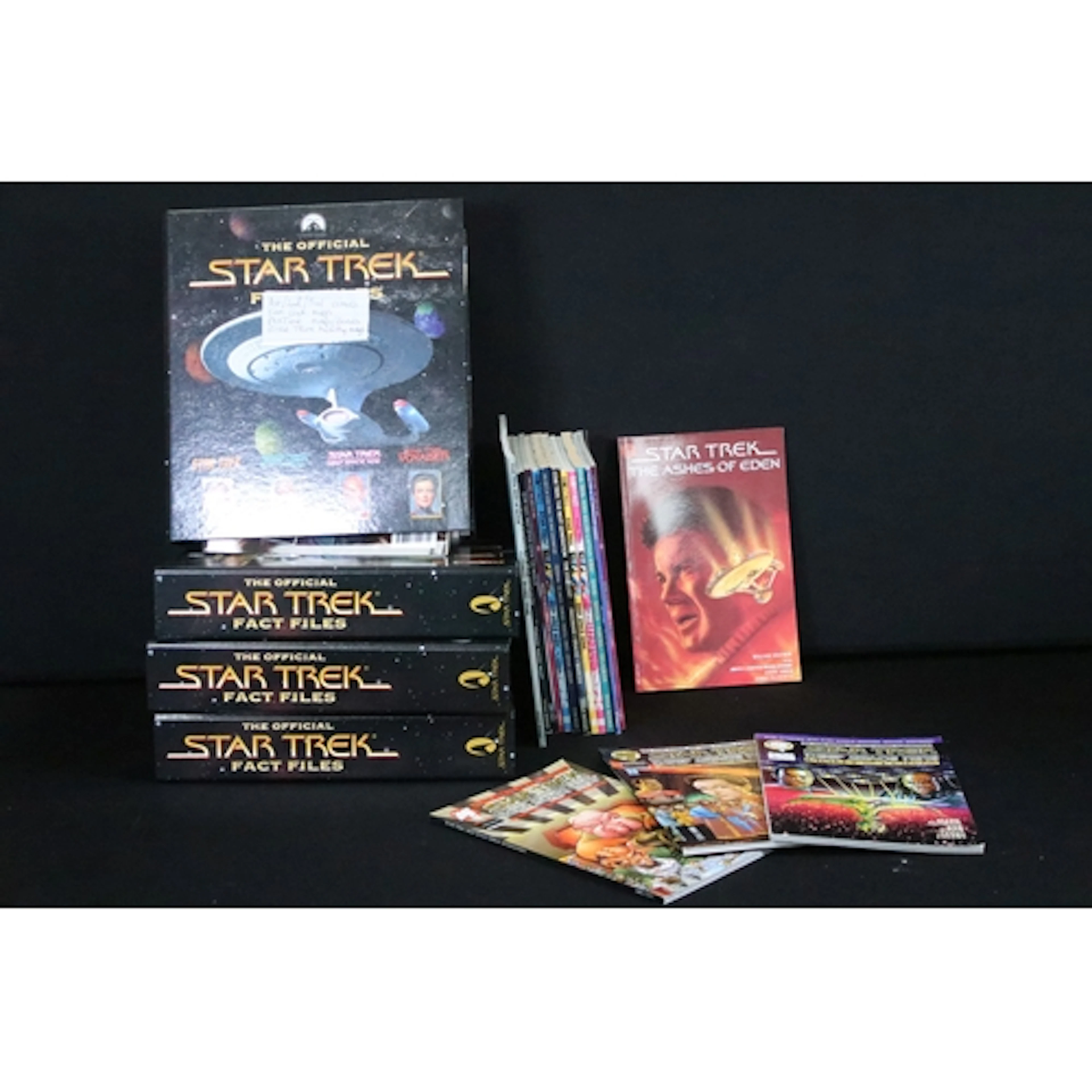 Collection of Star Trek comics, graphic novels and magazines...