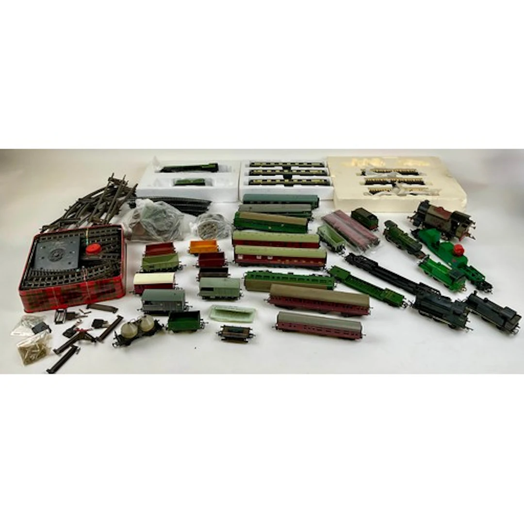A Hornby O Gauge clockwork locomotive Type 101 LMS 2270; a H...