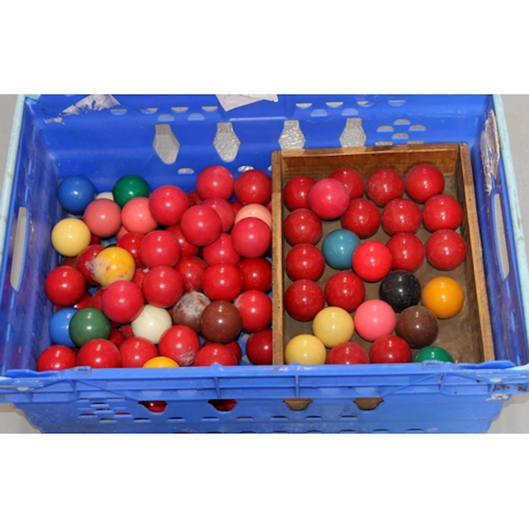 Vintage Snooker Accessories: A large collection of full size...