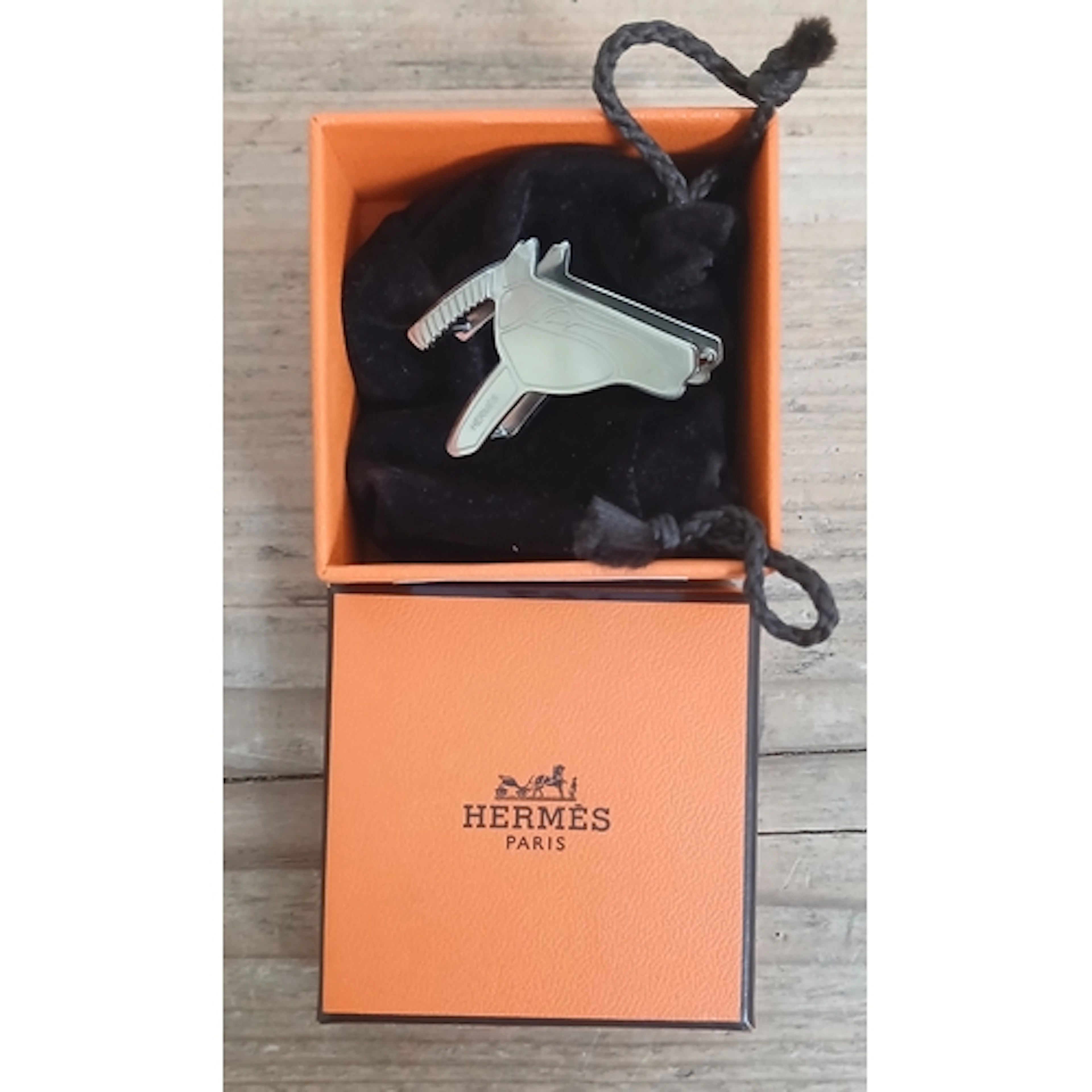 HERMES, a scarf ring modelled as a horse's head, with soft b...