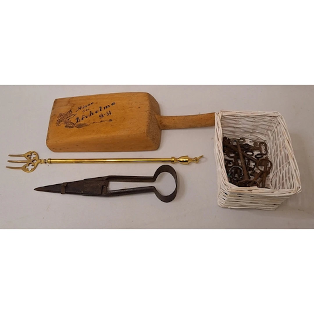 Pair Metal Sheep Shears, vintage keys, brass toasting fork &...