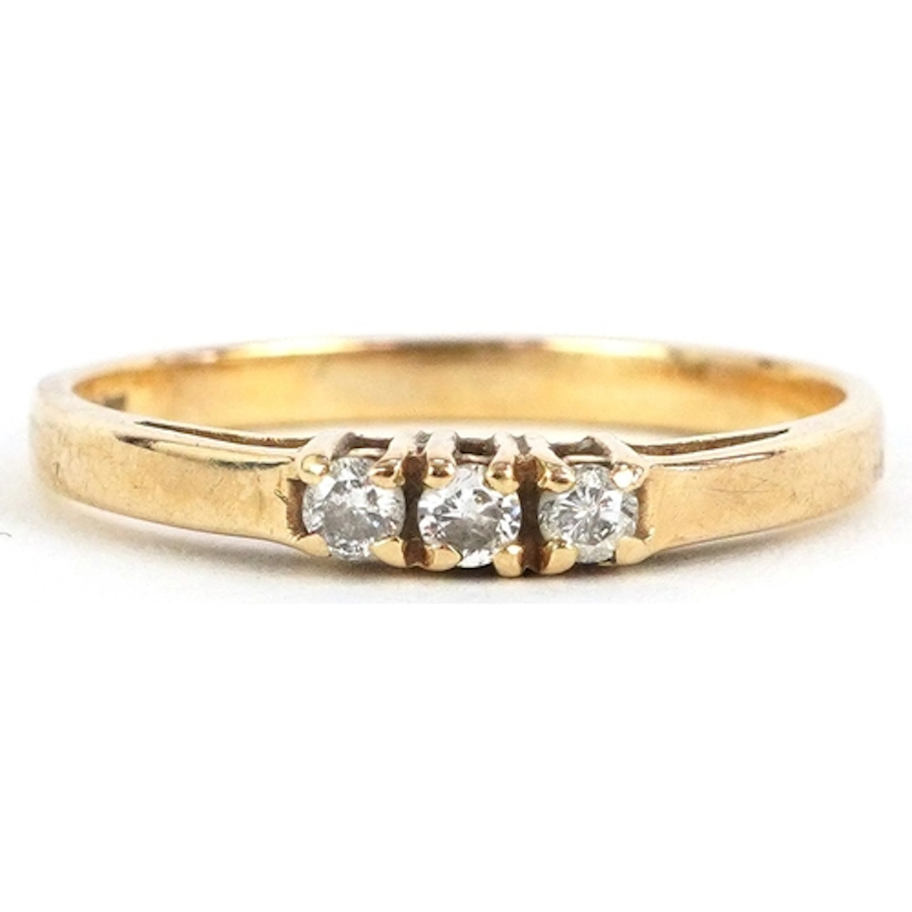 9ct gold diamond trilogy ring, size M/N, 1.5g.