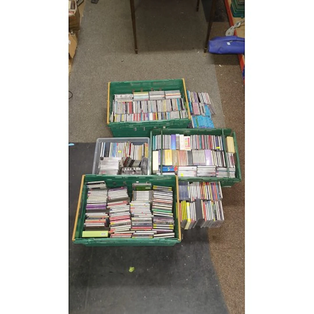 A large collection of classical and jazz compact discs, incl...