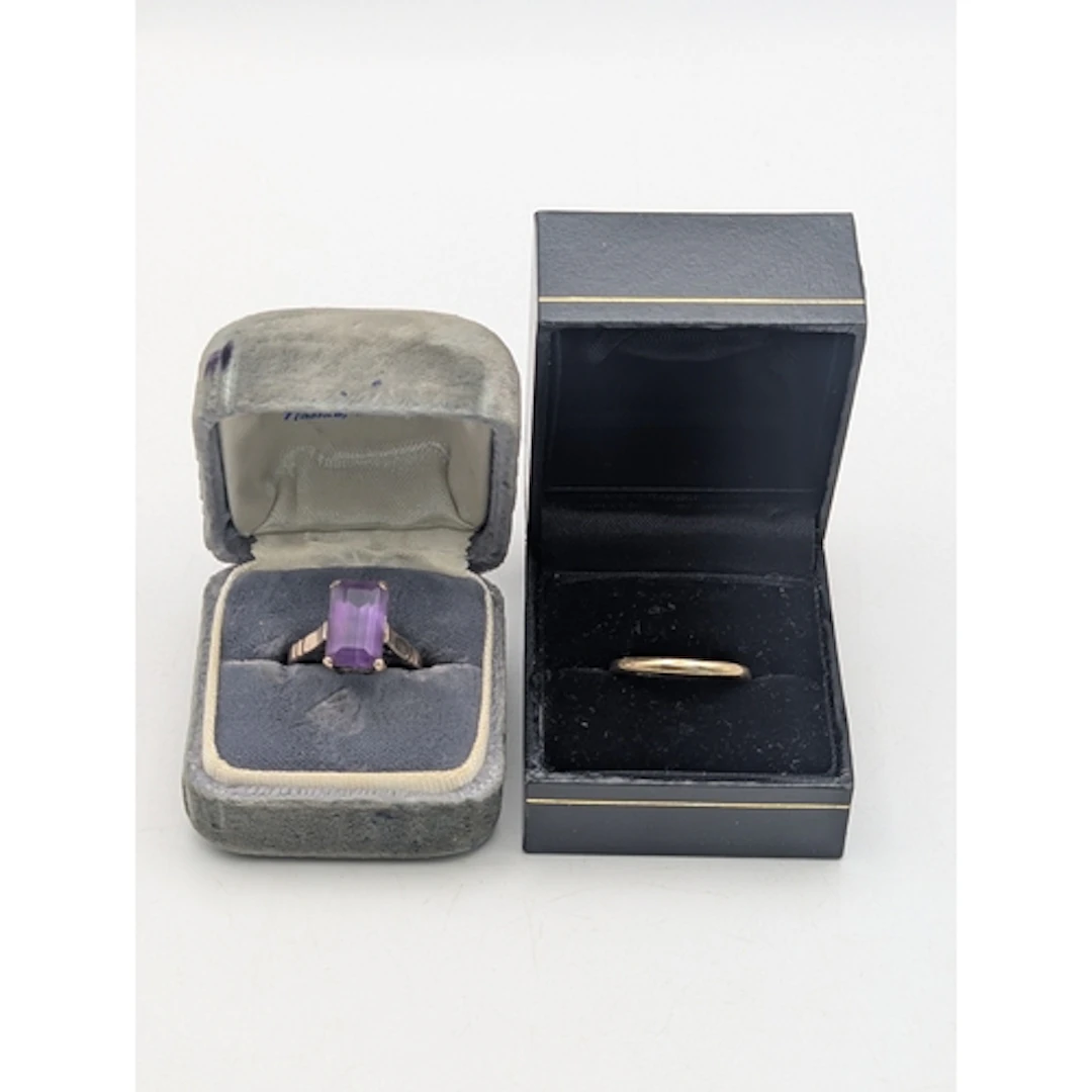 Two 9ct yellow gold rings to include a wedding band, size L,...