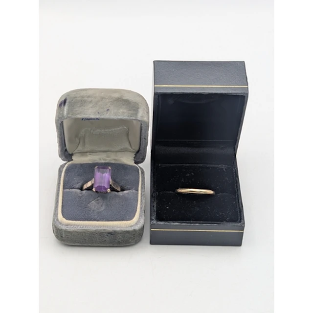 Two 9ct yellow gold rings to include a wedding band, size L,...