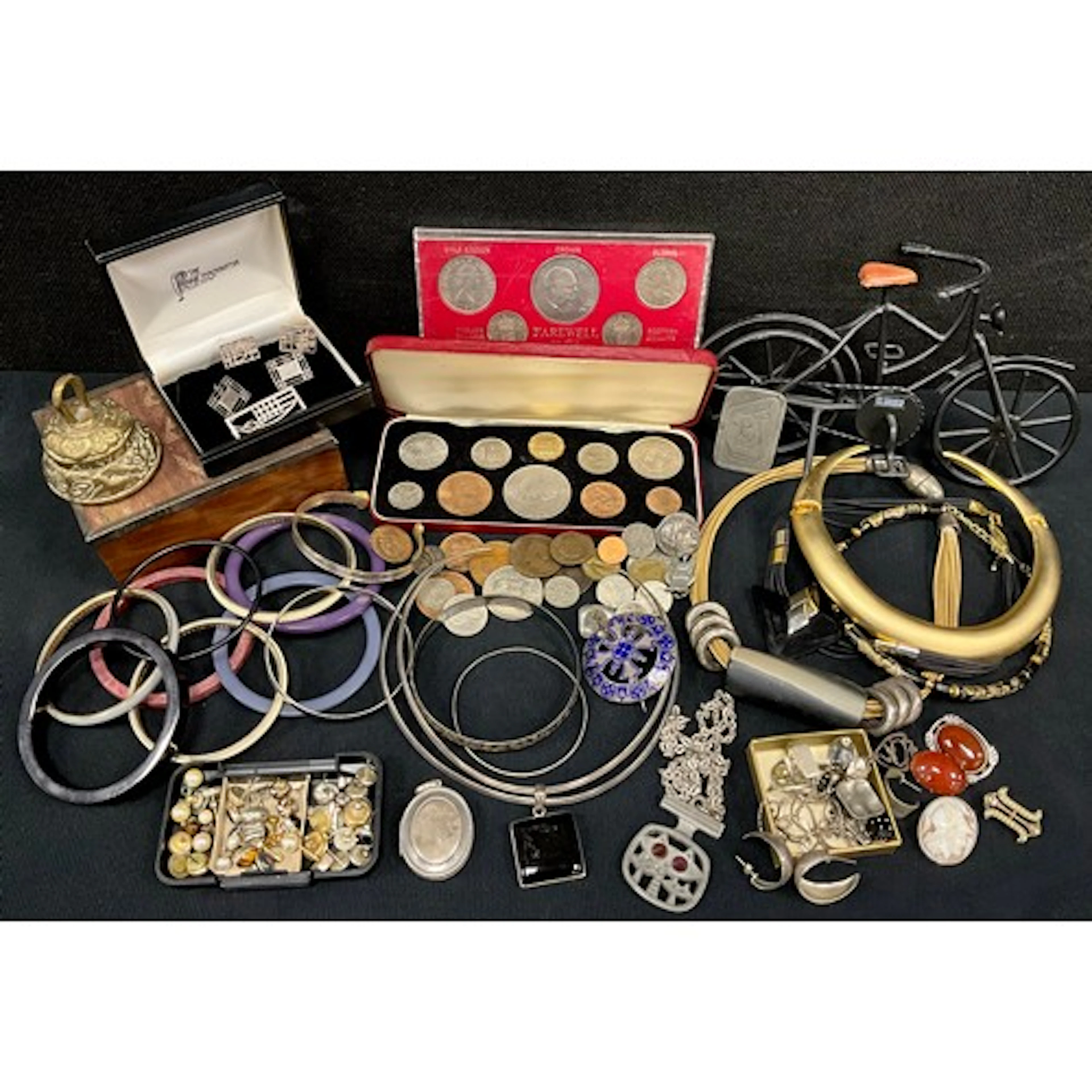 Jewellery - a silver Rene Mackintosh set including cufflinks...