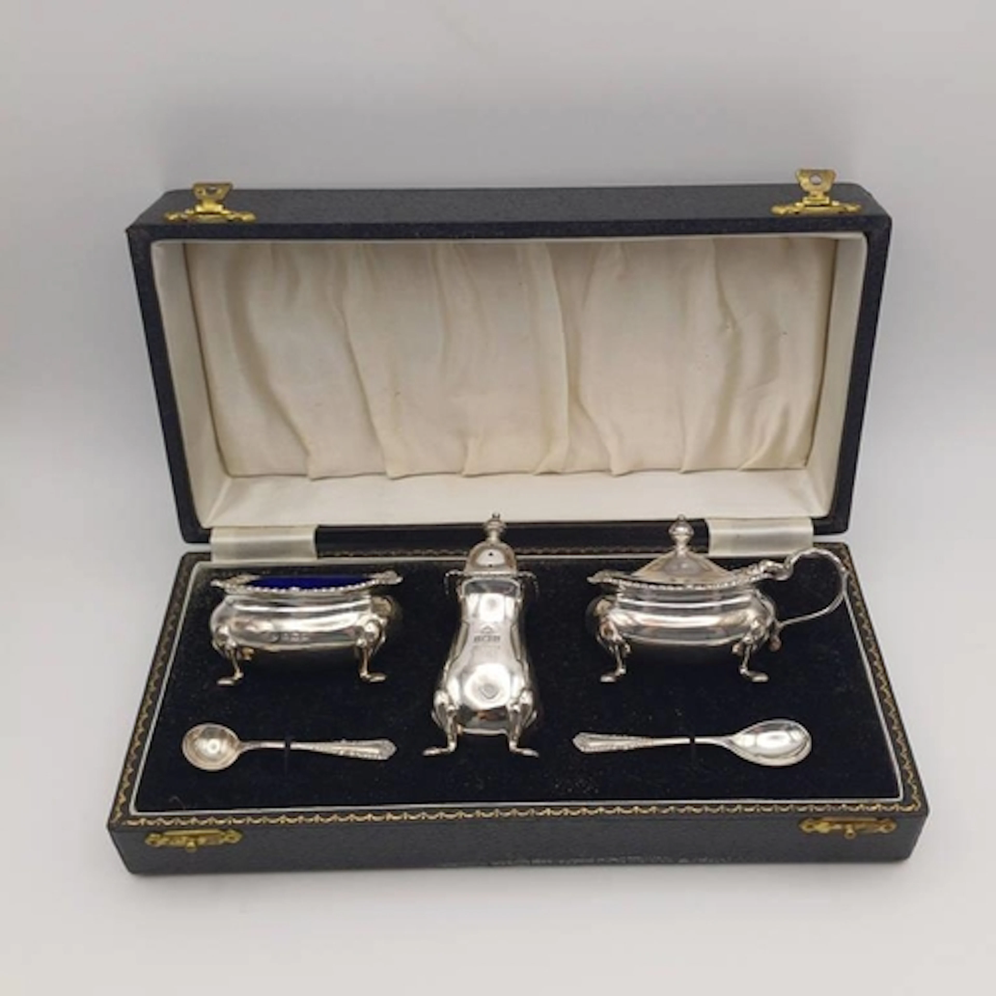 A CASED 3 PIECE SILVER CRUET SET BY ADIE BROTHERS LTD, BIRMI...