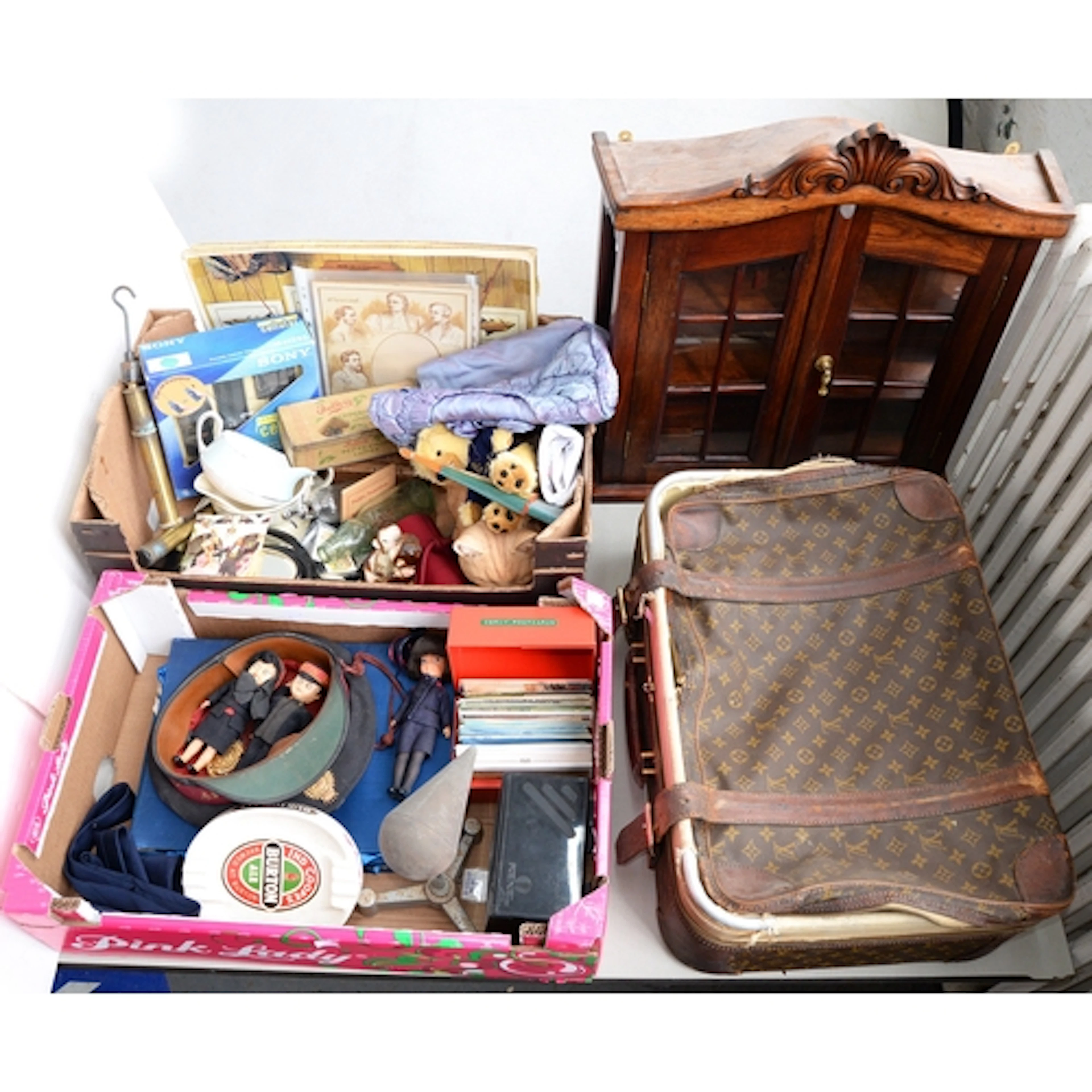 Miscellaneous bygones, early 20th c and later, to include a ...