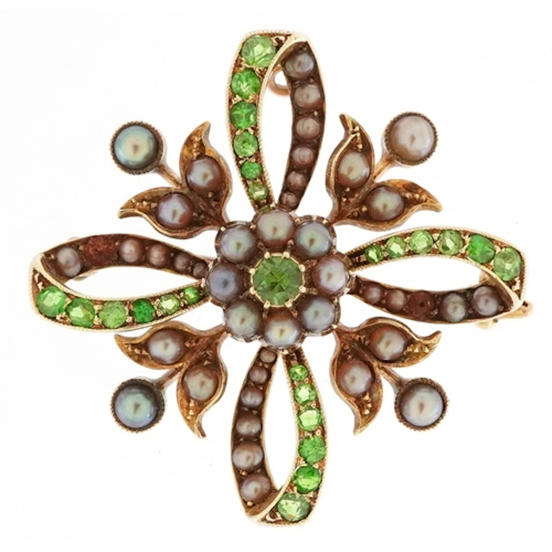 Edwardian 15ct gold seed pearl and green stone openwork flor...