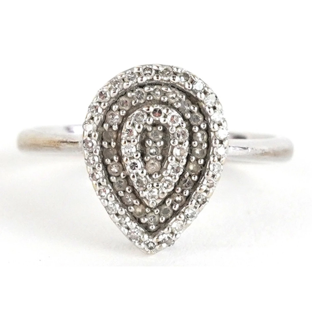 9ct white gold diamond teardrop ring, size L/M, 2.6g.