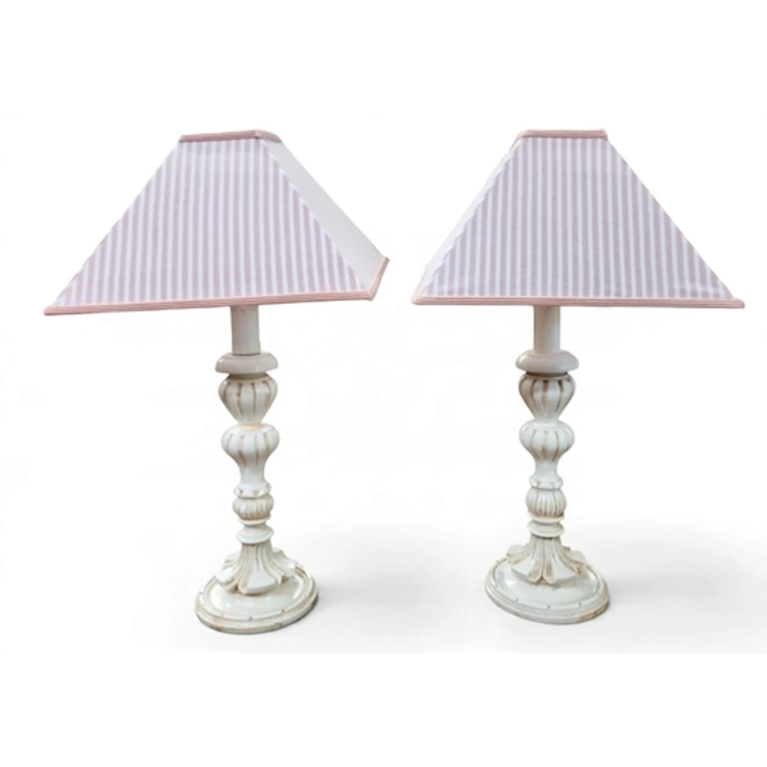 A good pair of painted Table Lamps. H 45 cm approx.