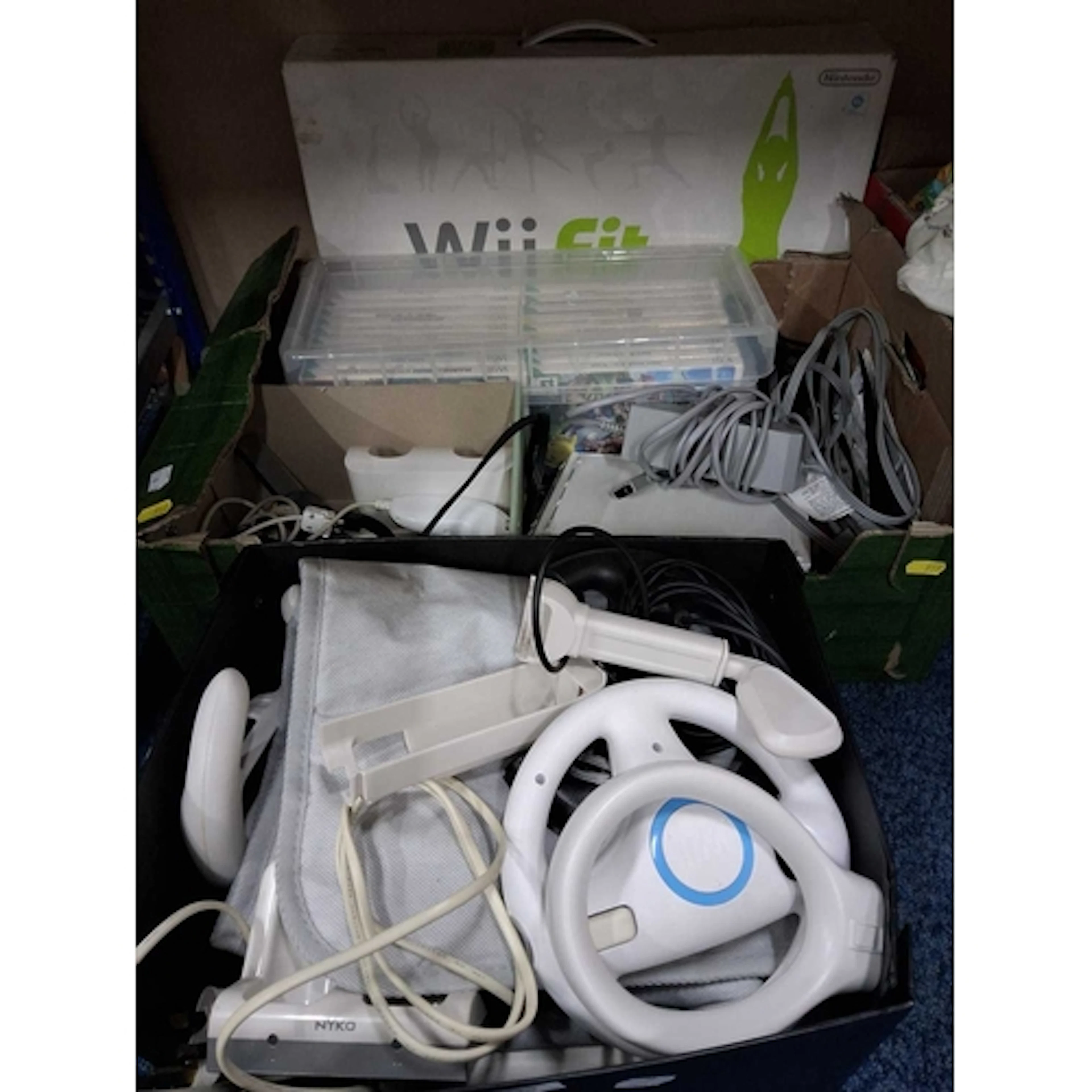 NINTENDO WII VIDEOGAME CONSOLE AND GAMES, includes Super Sma...