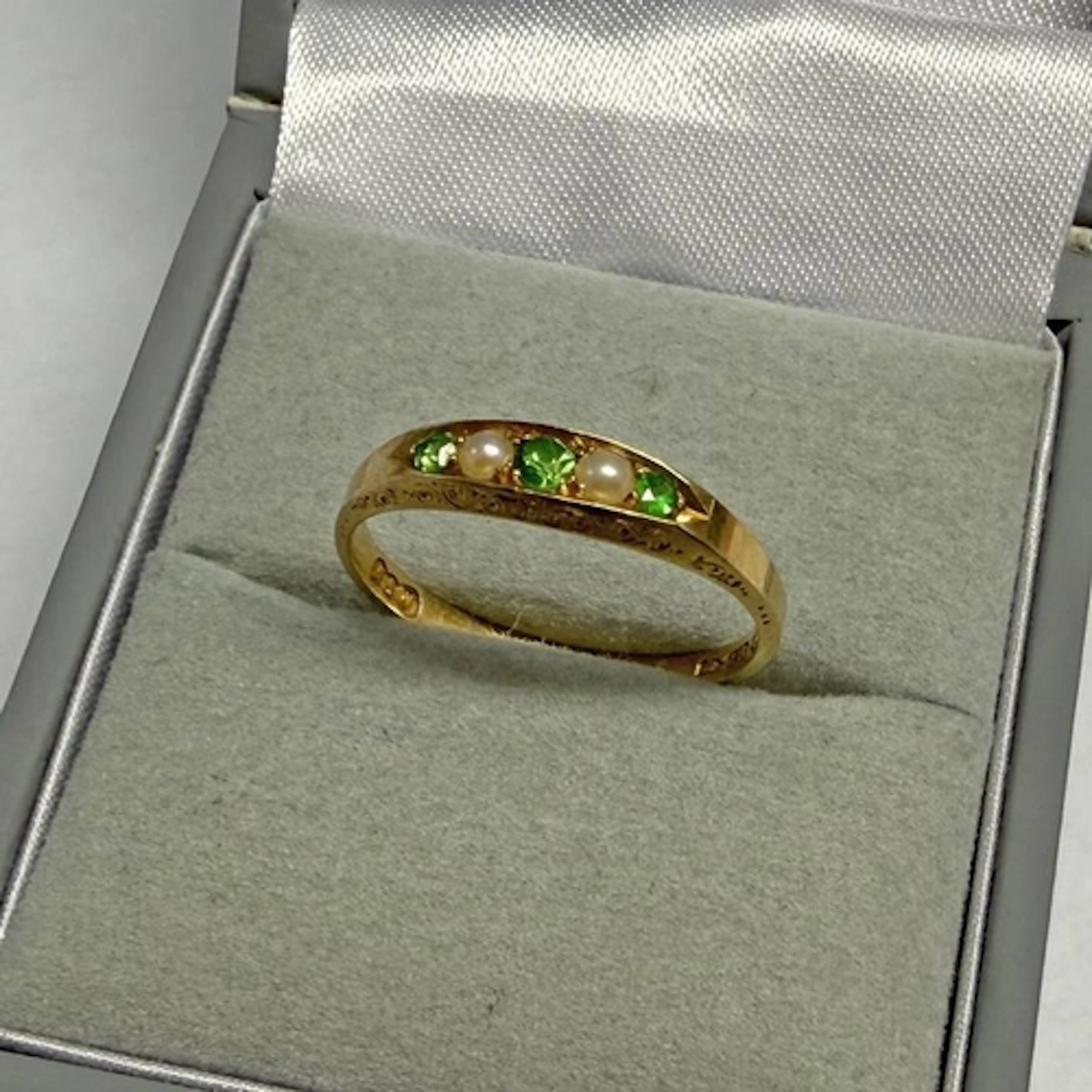 18CT GOLD 5-STONE DEMANTOID GARNET & SEED PEARL RING, BIRMIN...