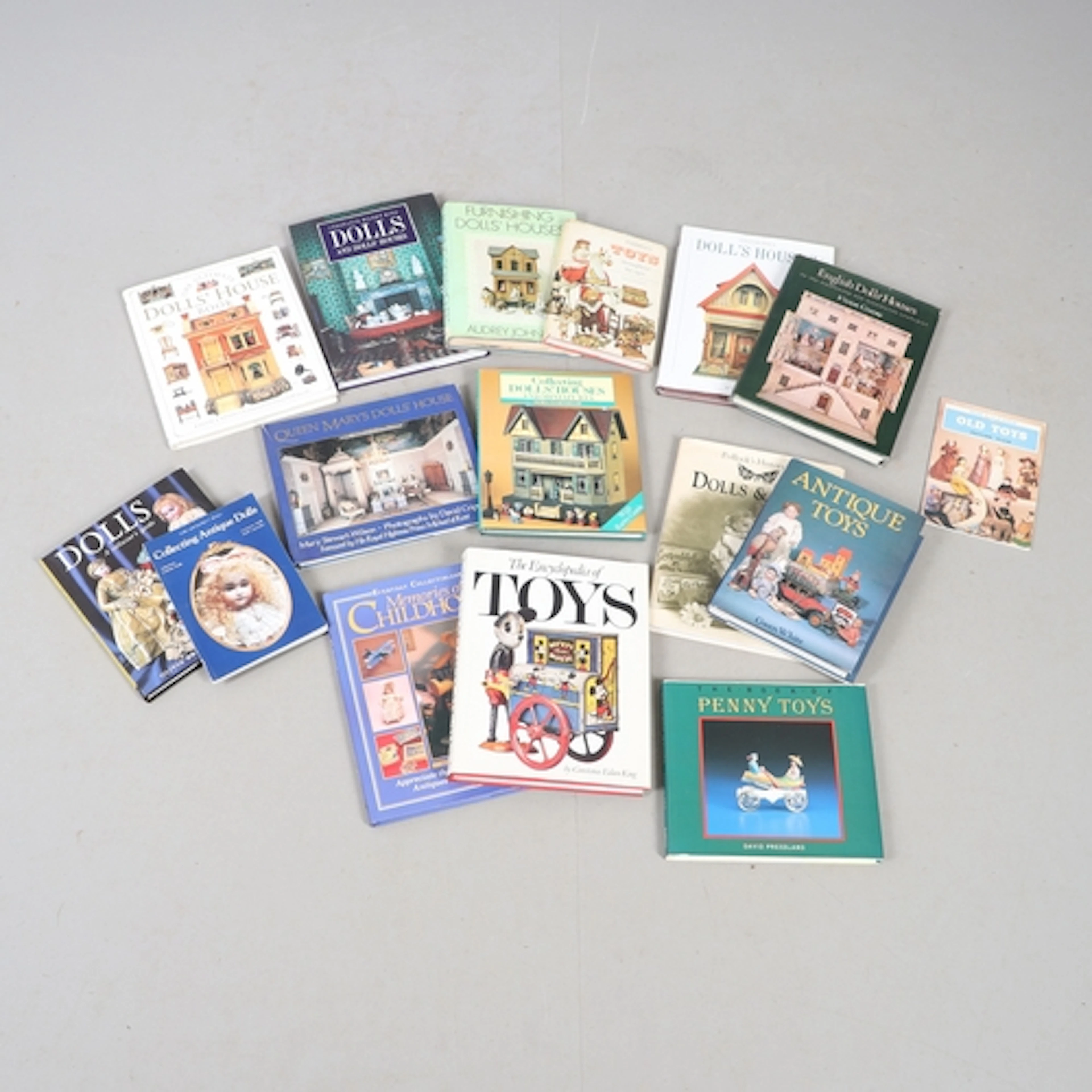 DOLLS HOUSE, DOLLS & TOYS REFERENCE BOOKS. A variety of book...