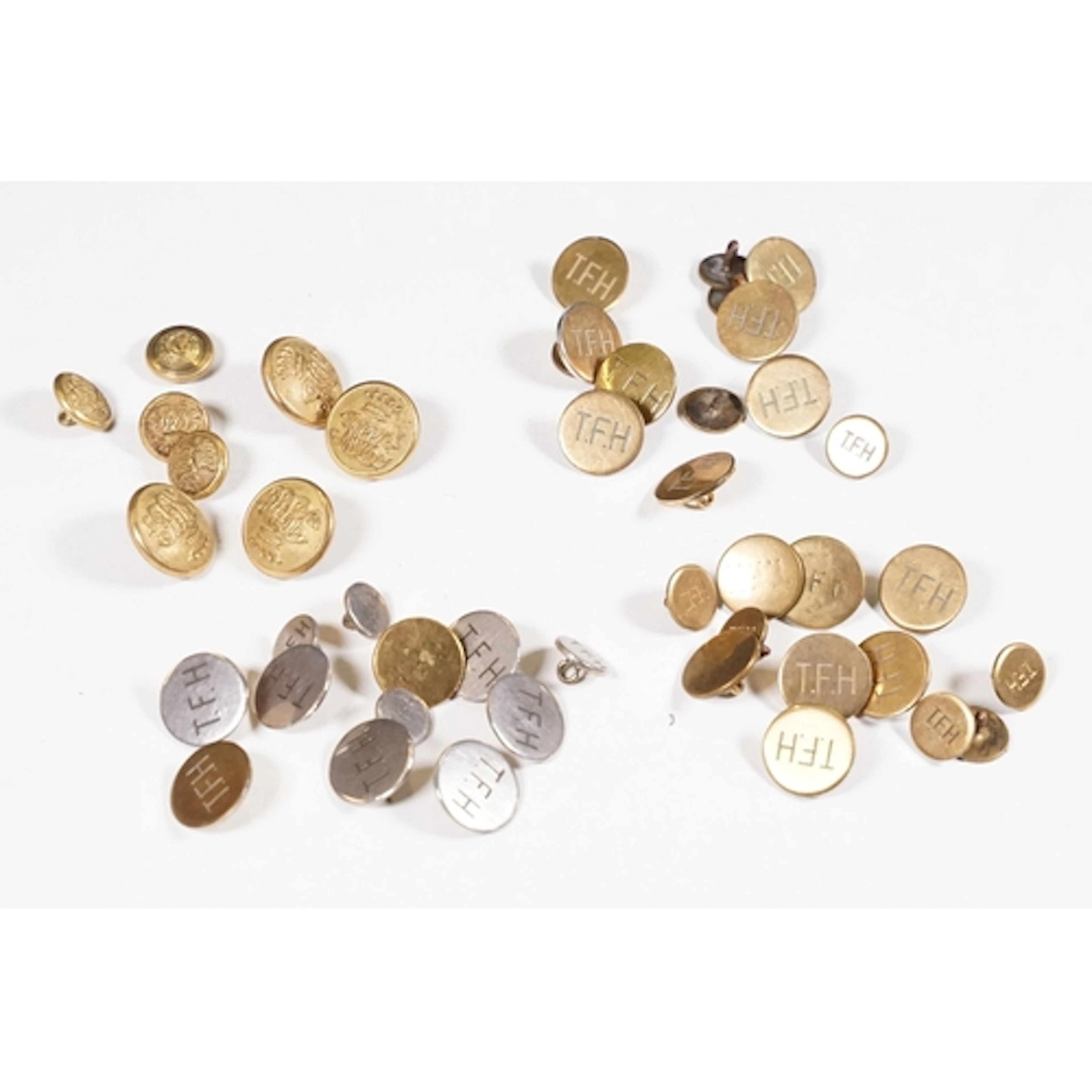 Four sets of hunt / hunting buttons in two different designs...