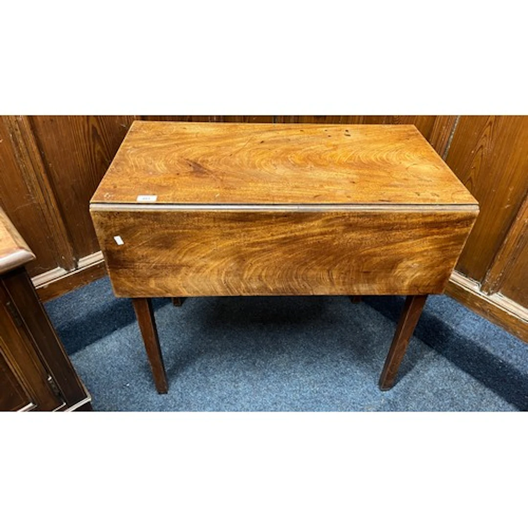 19th century Pembroke table, 82cm wide.