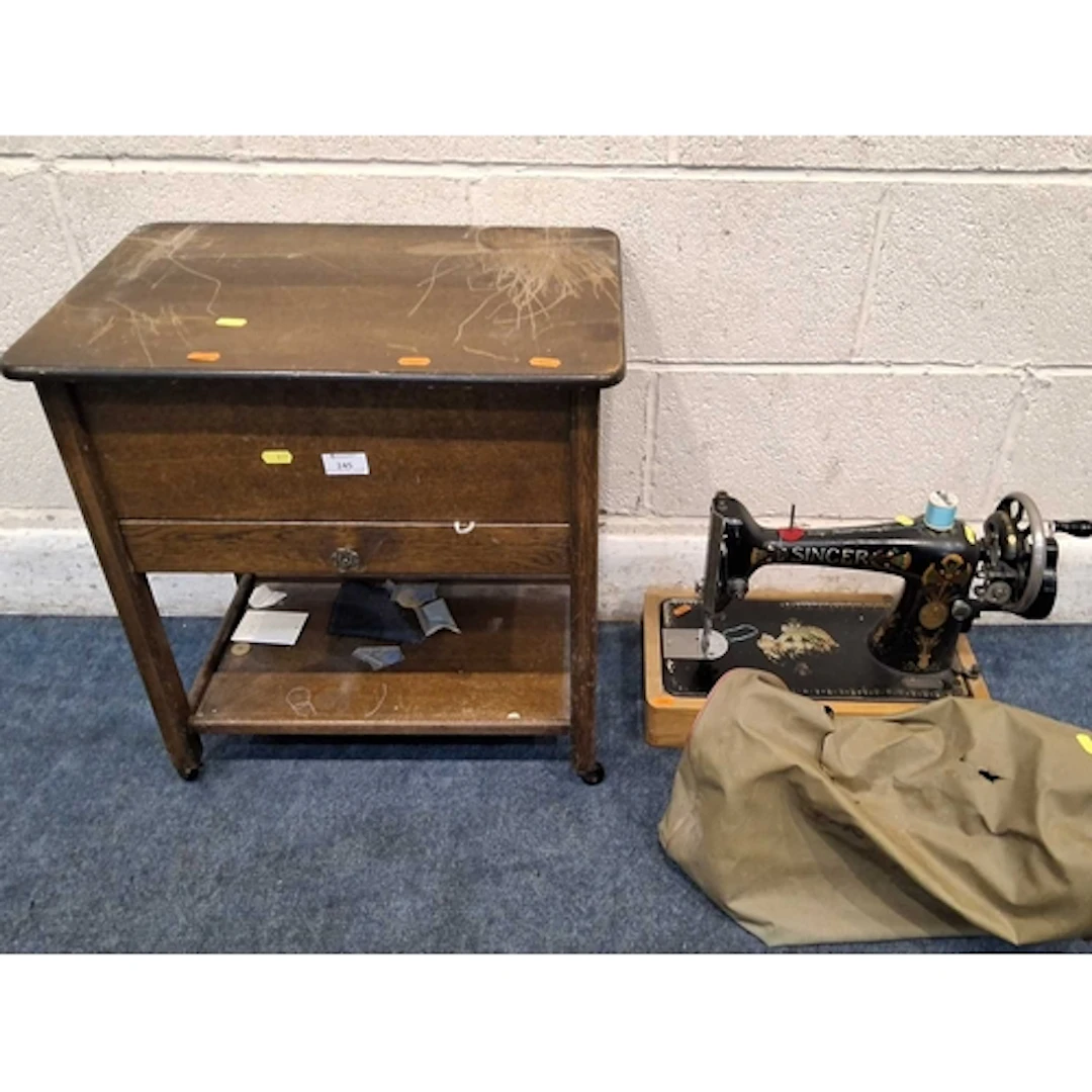 AN EARLY 20TH CENTURY OAK SEWING BOX, with a hinged lid and ...