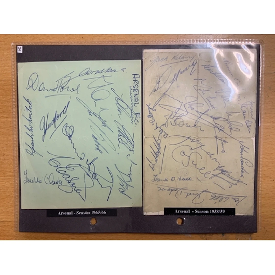 Arsenal Team Football Autographs: A page from 58/59 signed b...