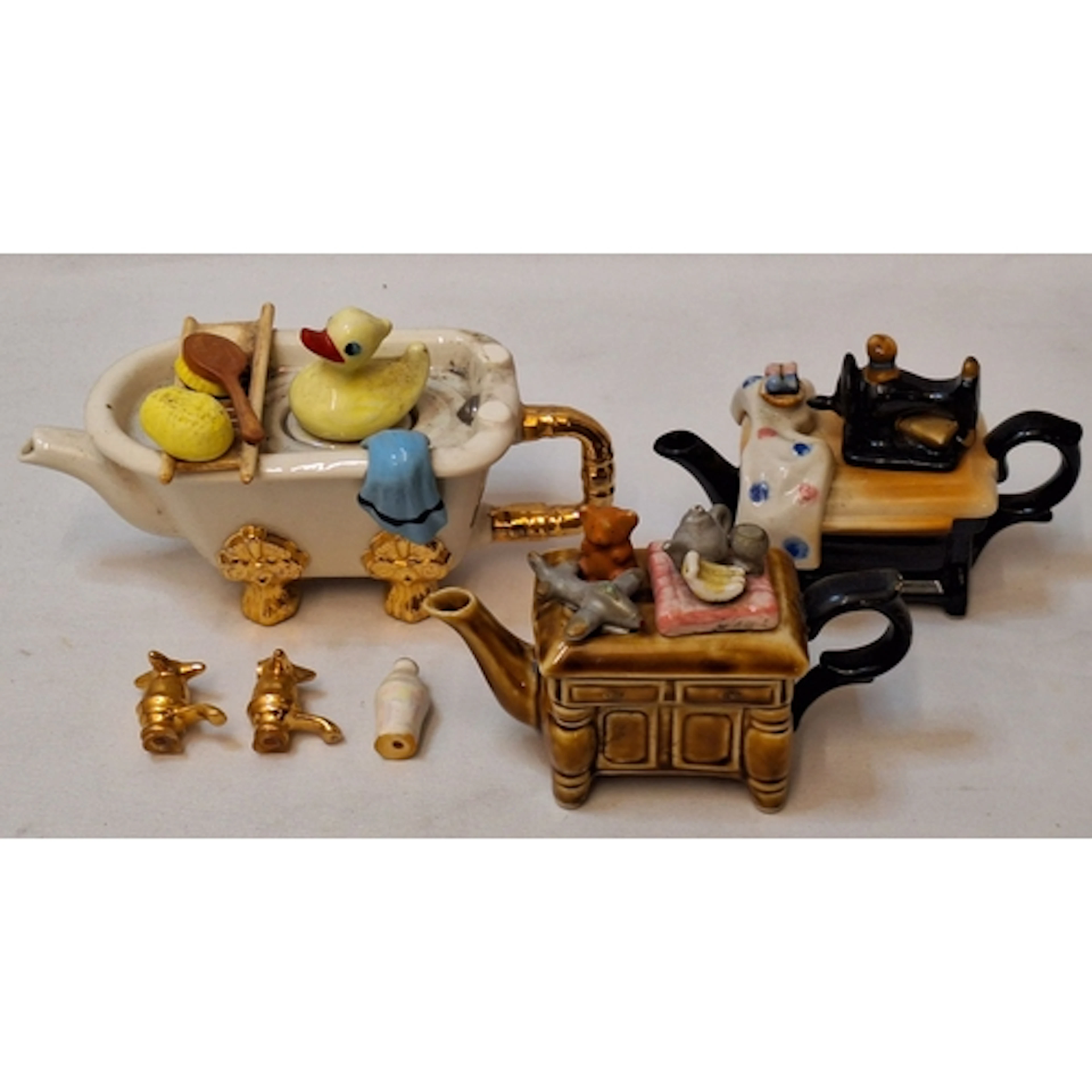 Novelty Teapots incl. in the form of a chest of drawers, in ...