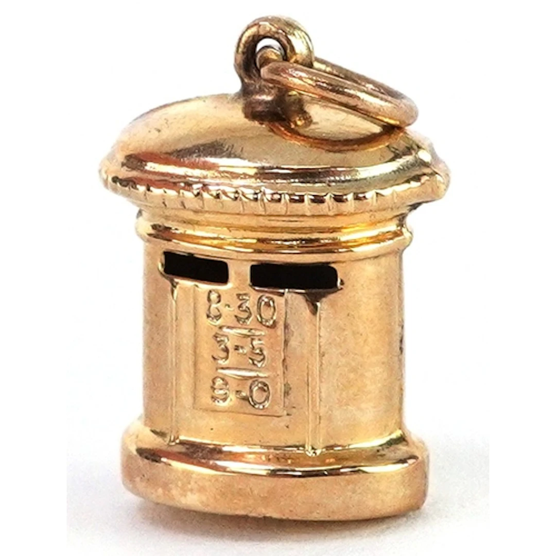 9ct gold charm in the form of a post box, 2.0cm high, 1.0g.