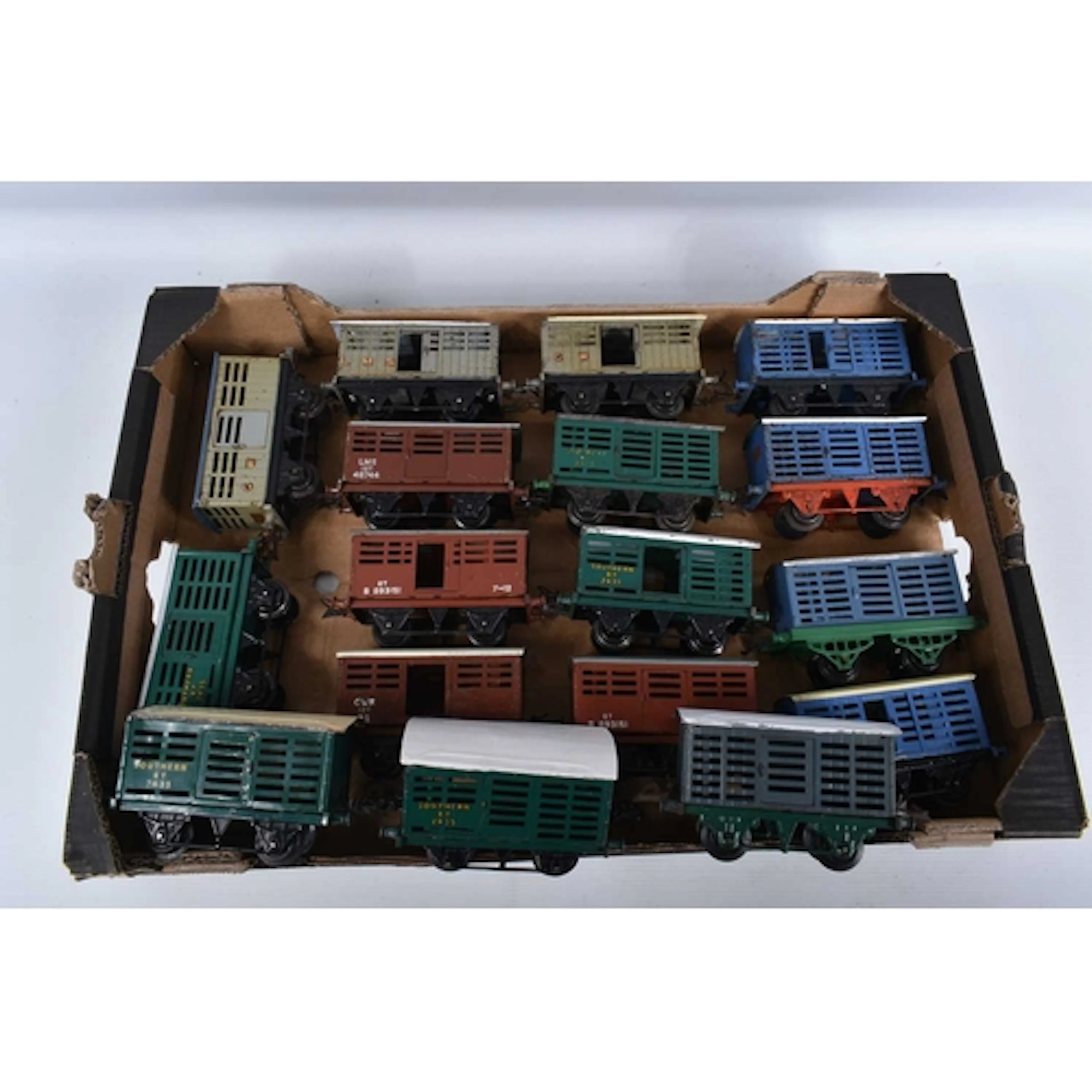 A QUANTITY OF UNBOXED ASSORTED HORNBY O GAUGE No.1 CATTLE TR...