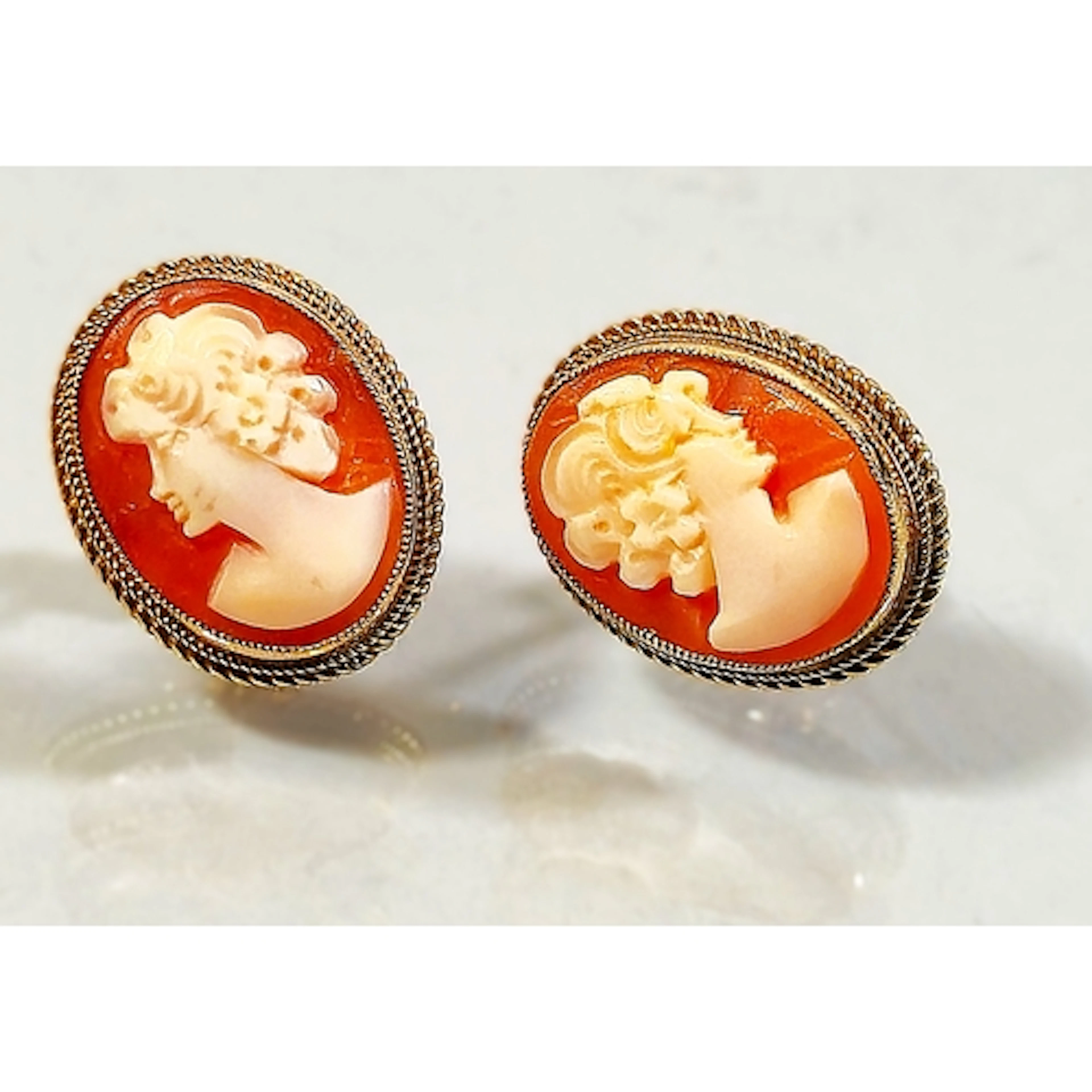 Pair of 18ct gold cameo earrings, the oval shell depicting a...