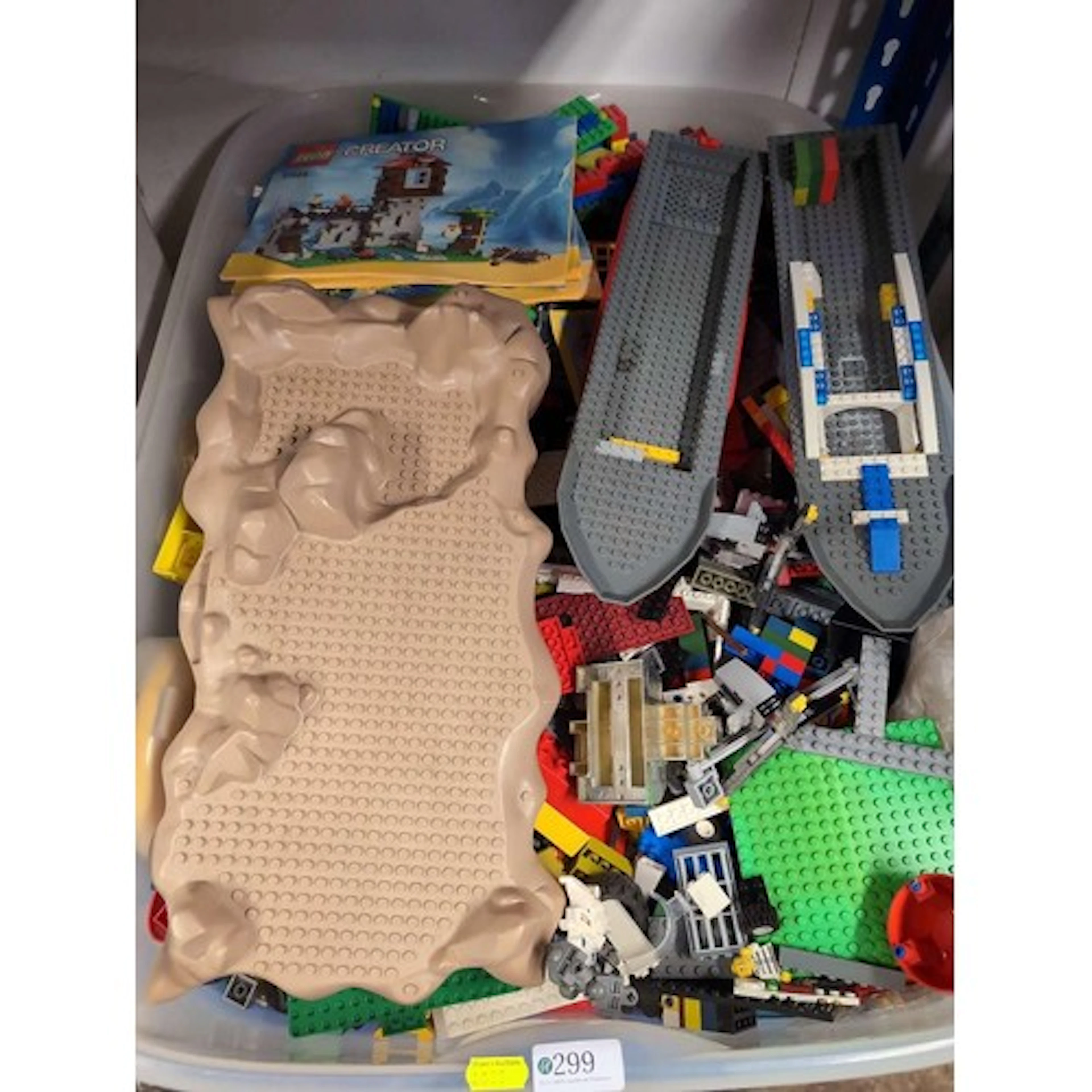 Large quantity of Lego and Mega Bloks in tub together with s...
