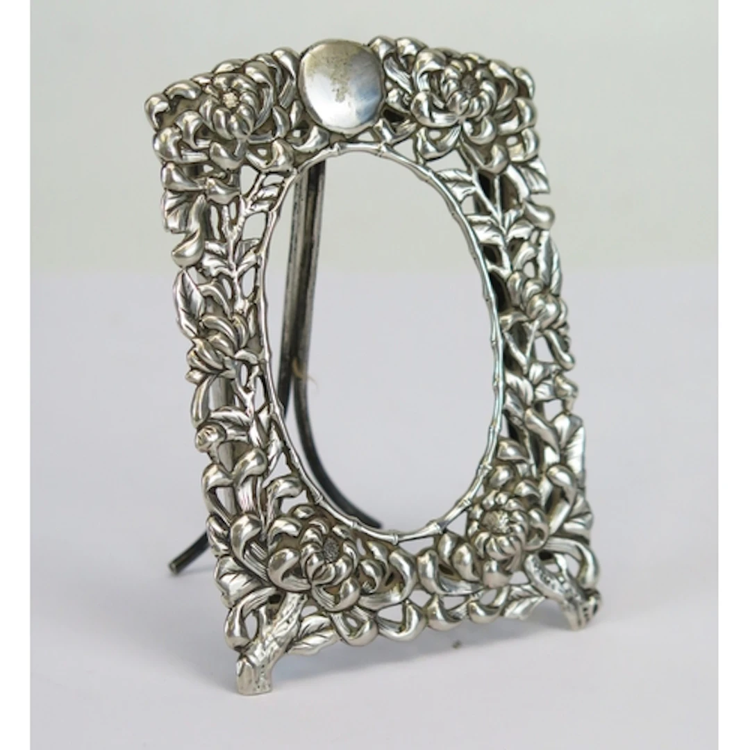 A Chinese silver frame with pierced foliate decoration, 8cm ...
