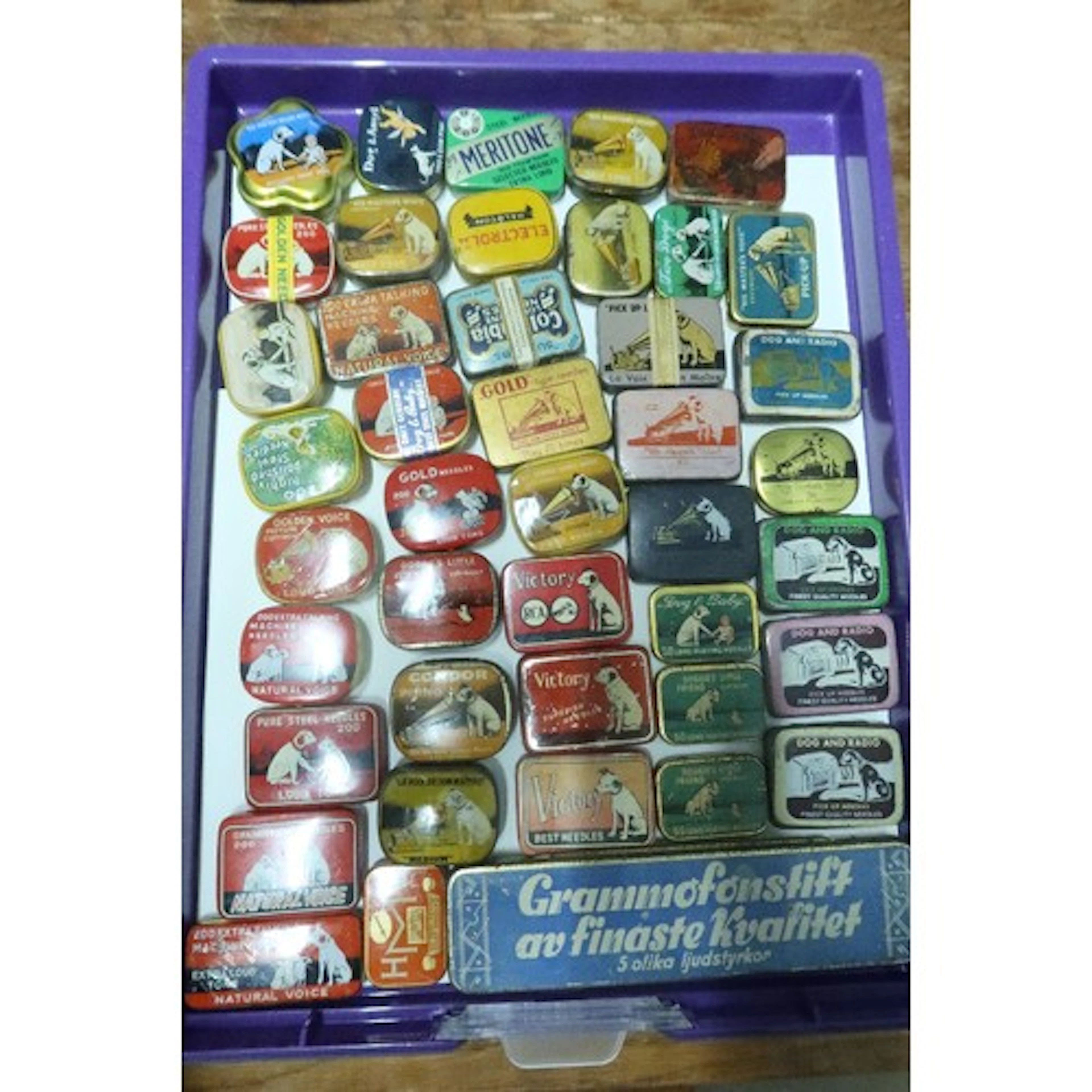 A tray of vintage gramphone needle tins
