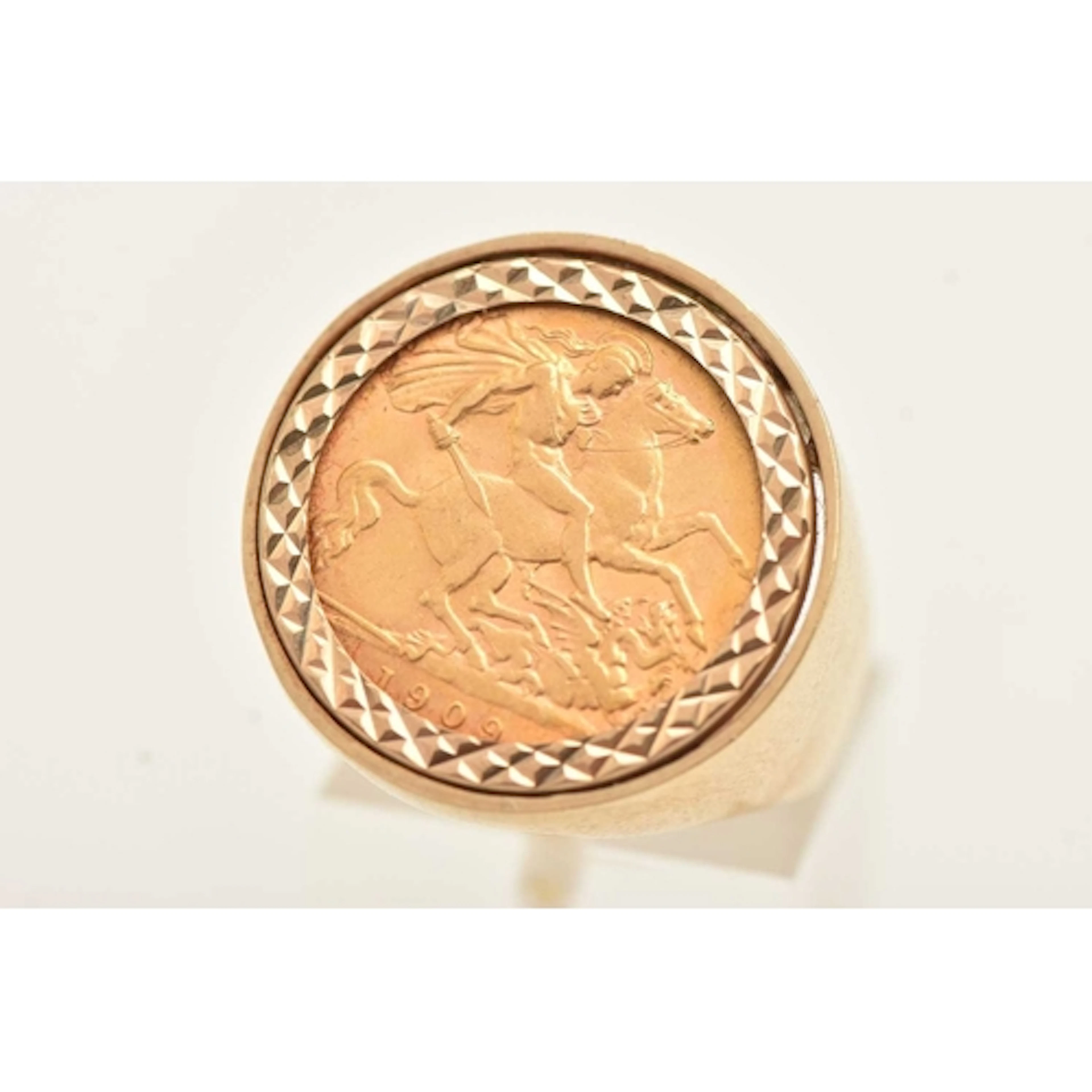 A MOUNTED HALF GOLD SOVEREIGN COIN RING, Edward VII half gol...