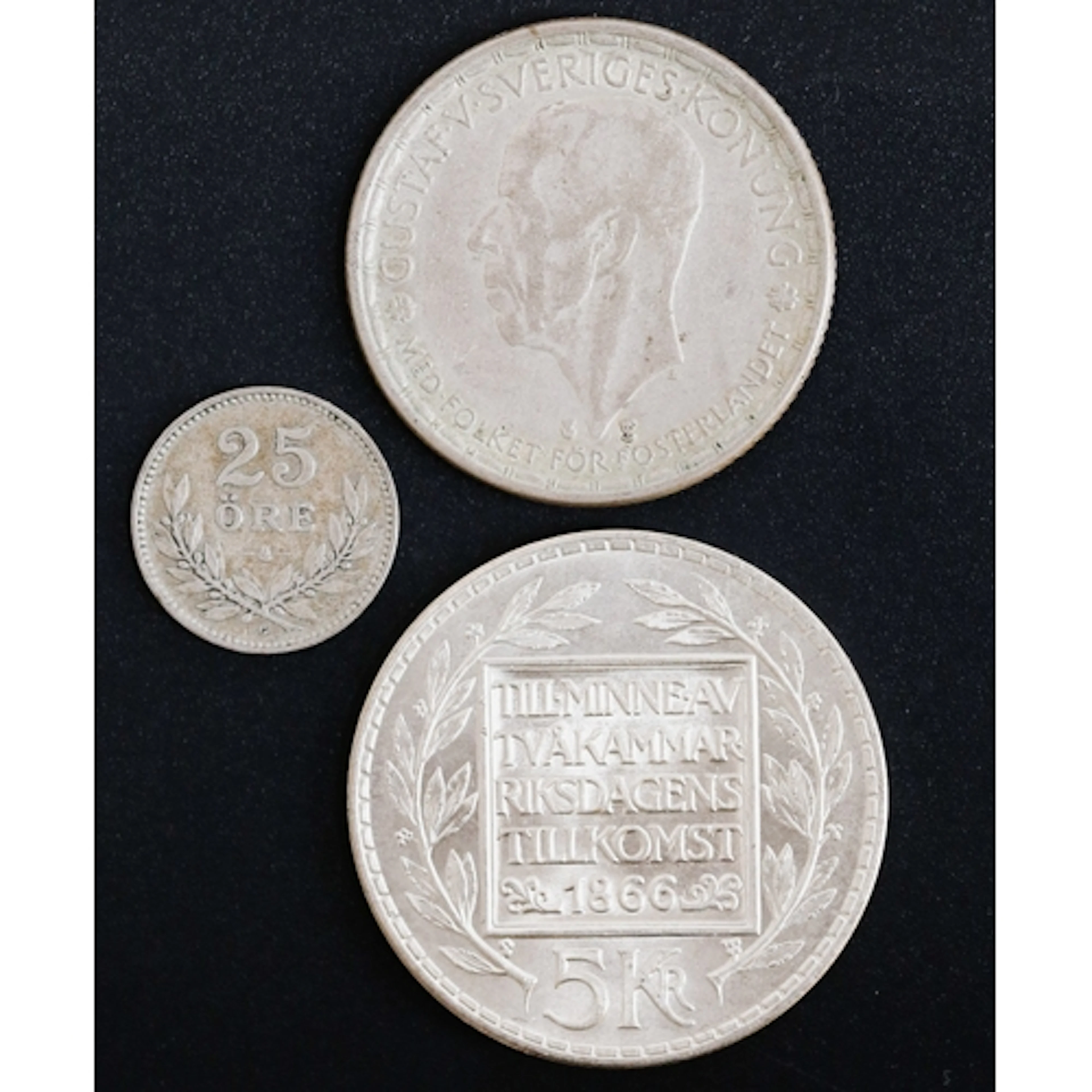 Silver Swedish 25 Ore Coin 1938 - 60 precent Silver, 2 Krone...